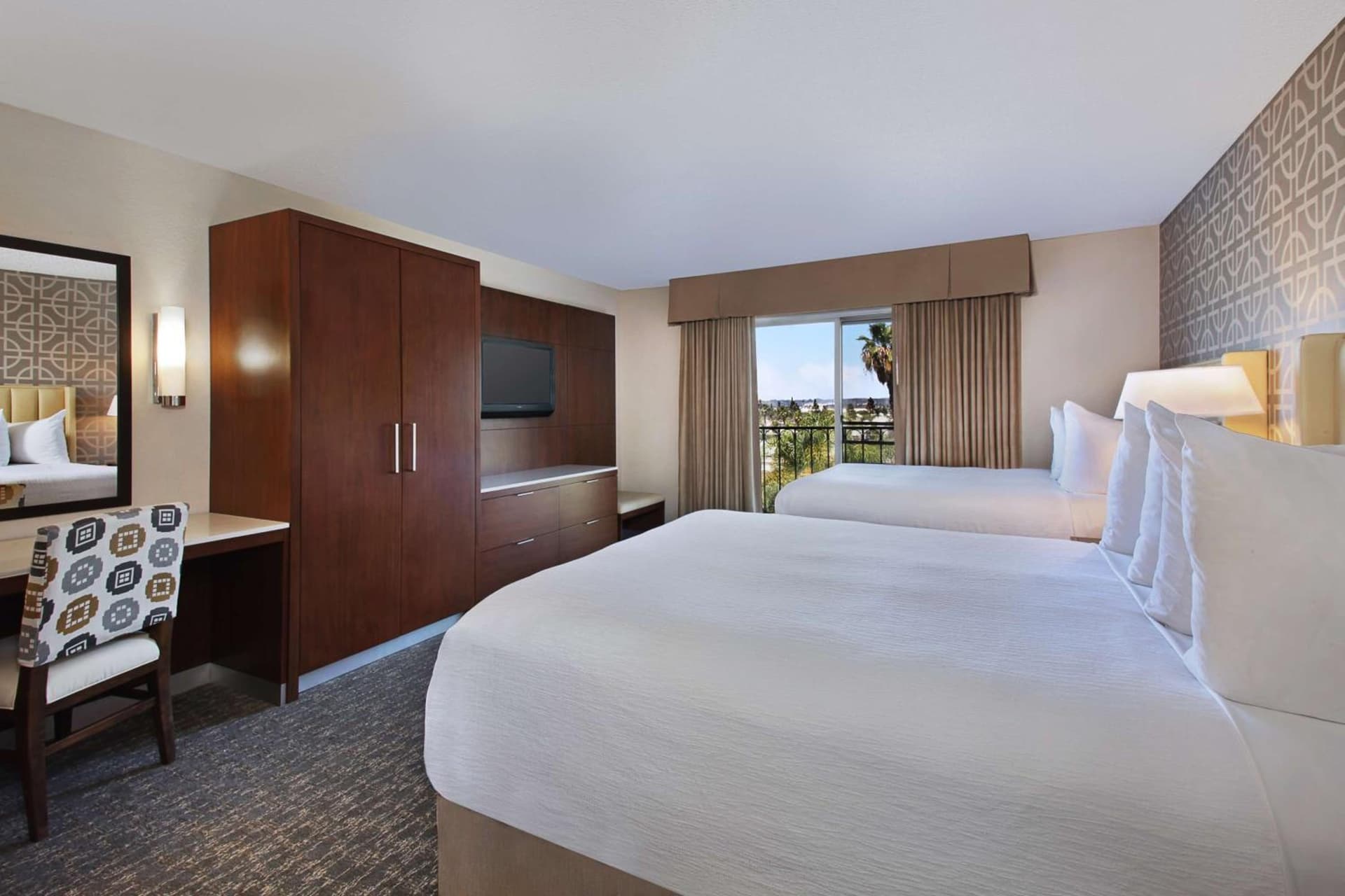 Embassy Suites by Hilton Anaheim North gallery photo in Anaheim, CA — image 6