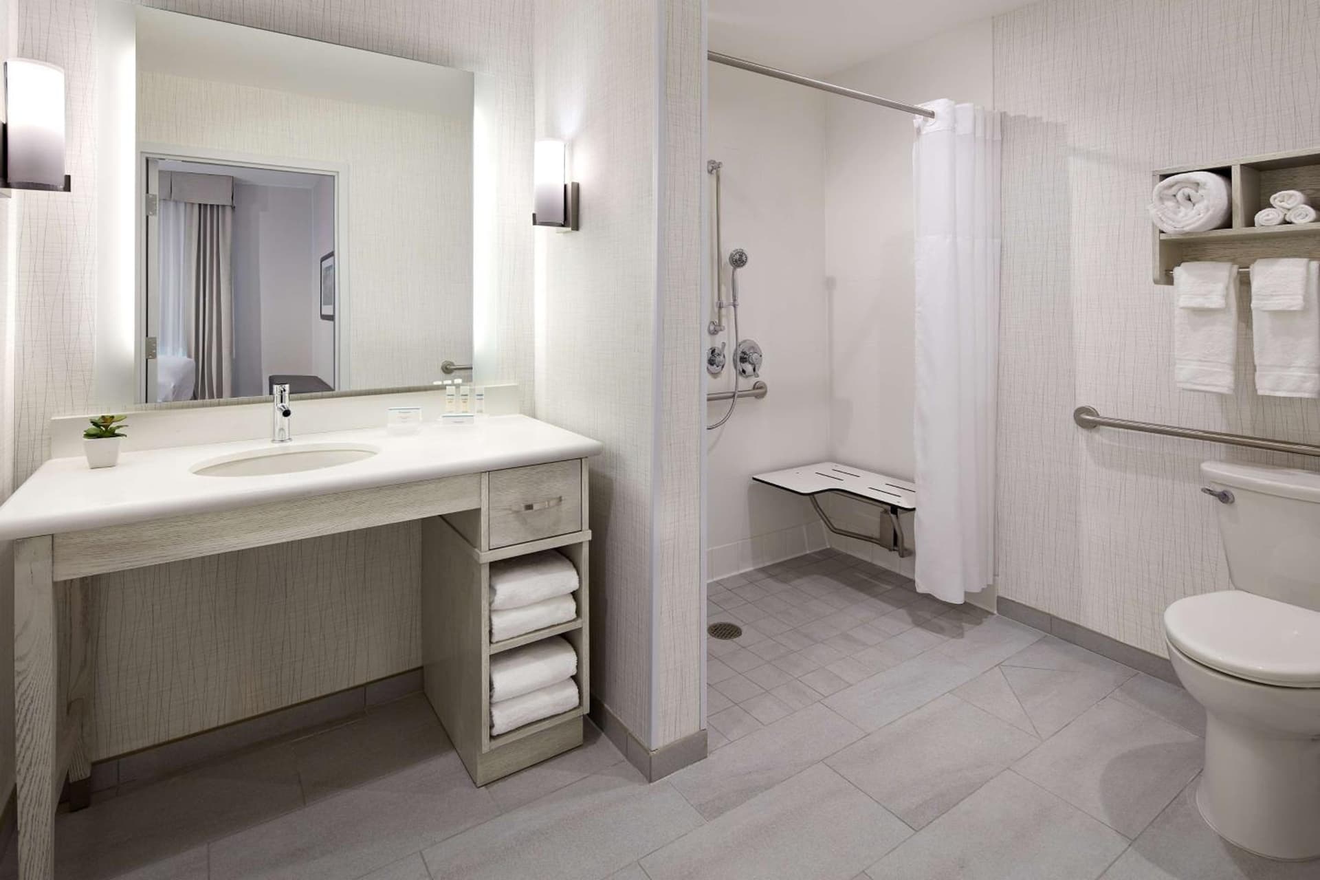Homewood Suites By Hilton Long Beach Airport gallery photo in Long Beach, CA — image 42