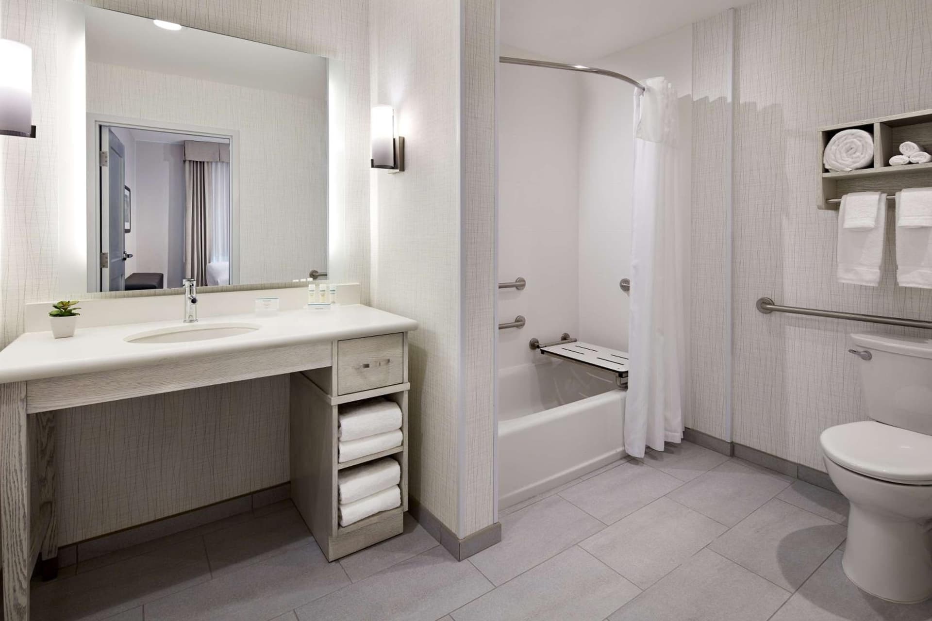 Homewood Suites By Hilton Long Beach Airport gallery photo in Long Beach, CA — image 30