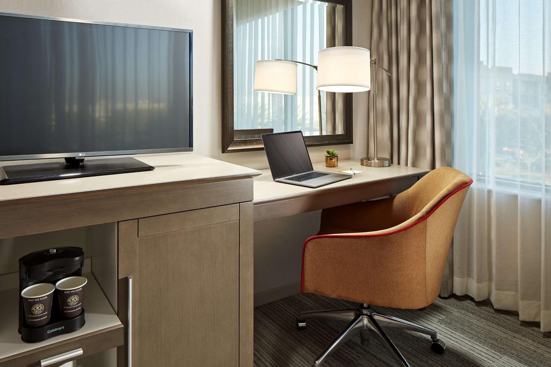 Hampton Inn Long Beach Airport, Ca gallery photo in Long Beach, CA — image 4