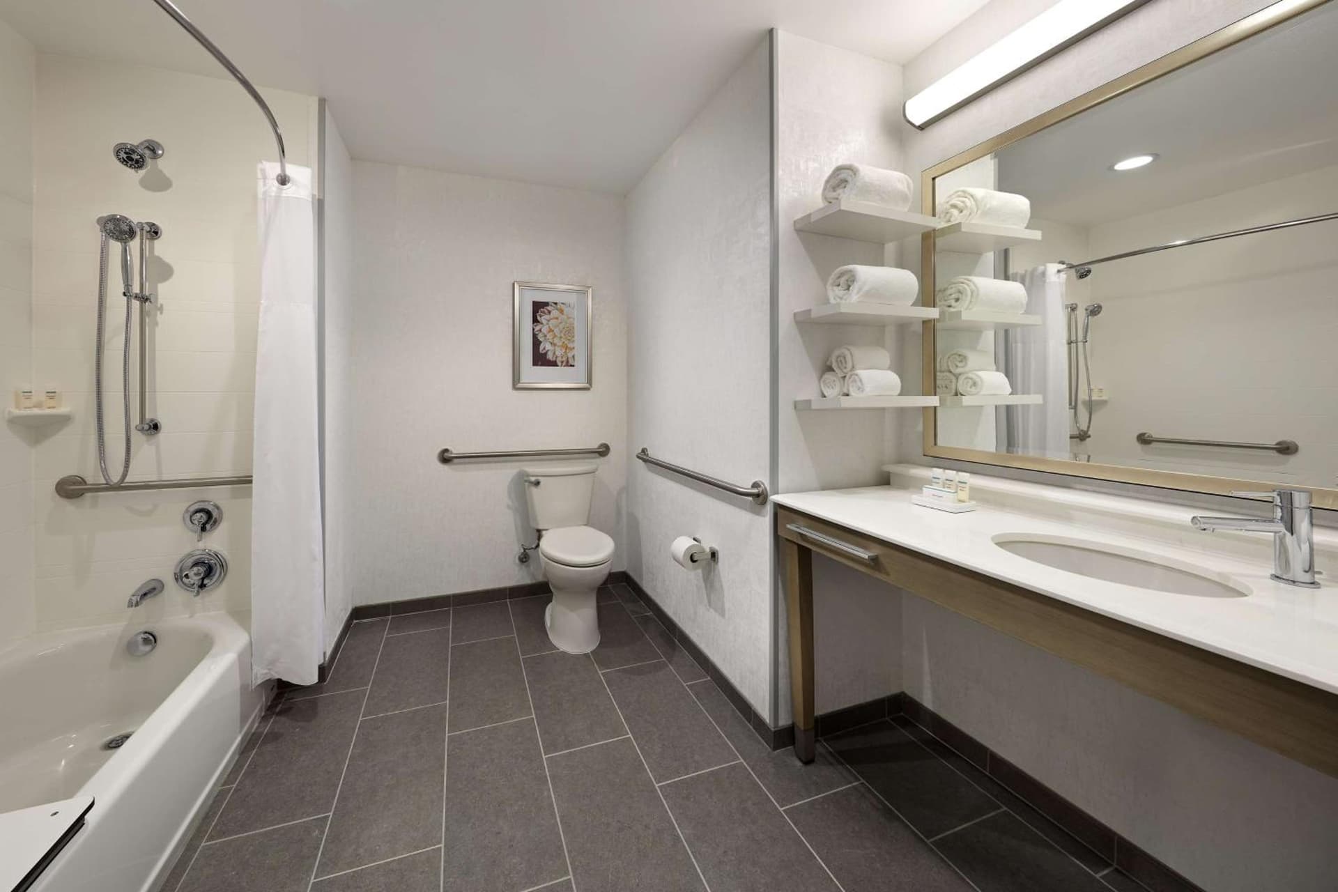 Hampton Inn Long Beach Airport, Ca gallery photo in Long Beach, CA — image 9