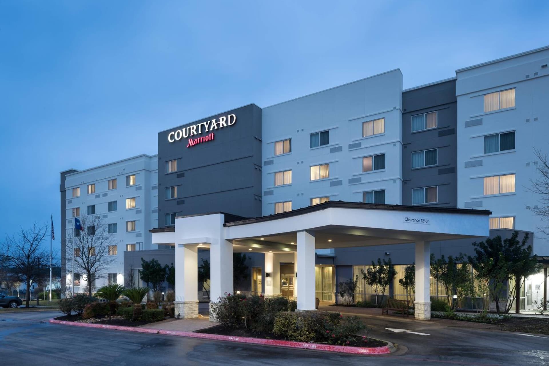 Courtyard by Marriott Austin Parmer Tech Ridge interior in Austin, TX — gallery photo 2
