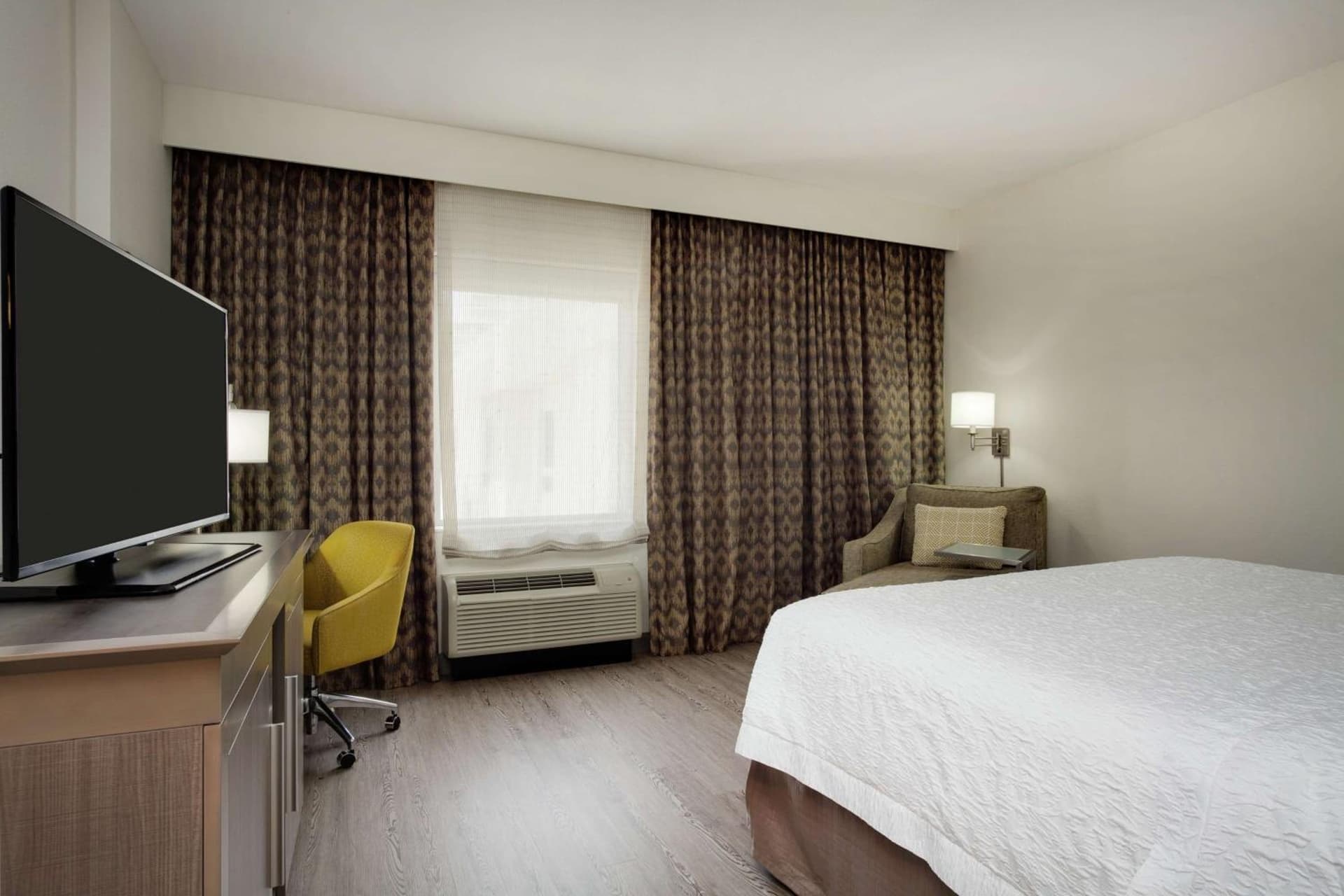 Hampton Inn & Suites Miami Wynwood Design District, FL interior in Miami, FL — gallery photo 2