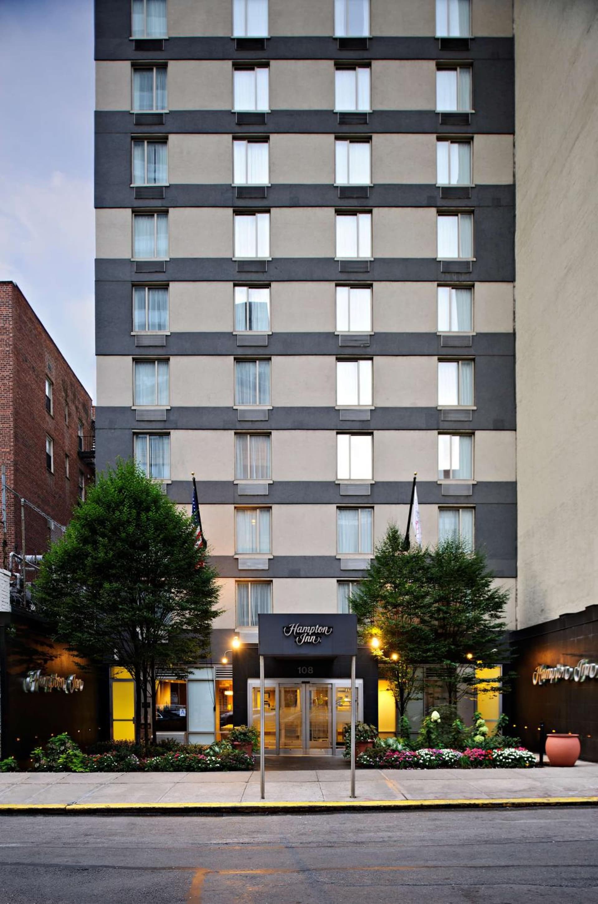 Hampton Inn Manhattan Chelsea interior in New York, NY — gallery photo 2