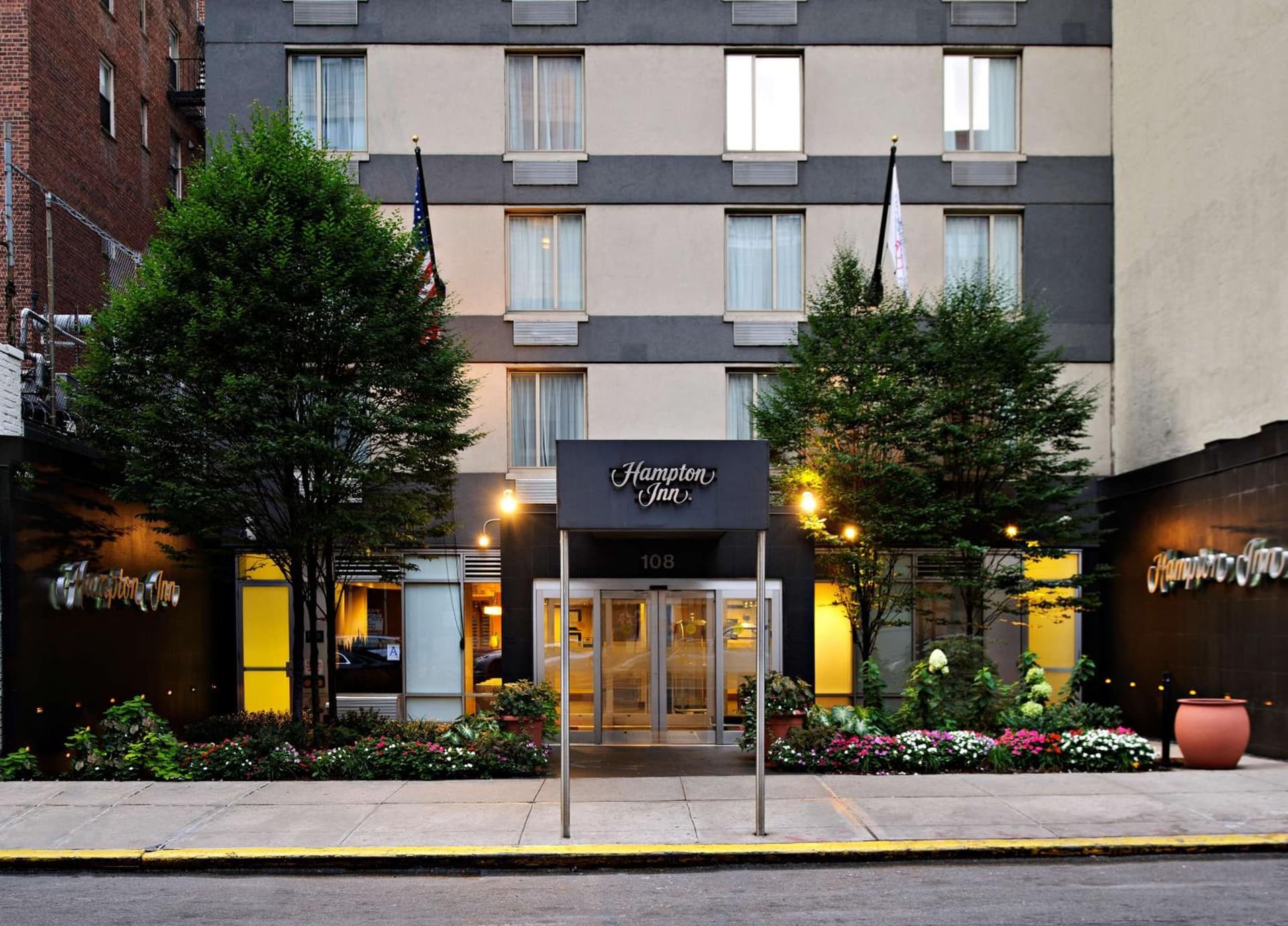 Hampton Inn Manhattan Chelsea interior in New York, NY — gallery photo 2