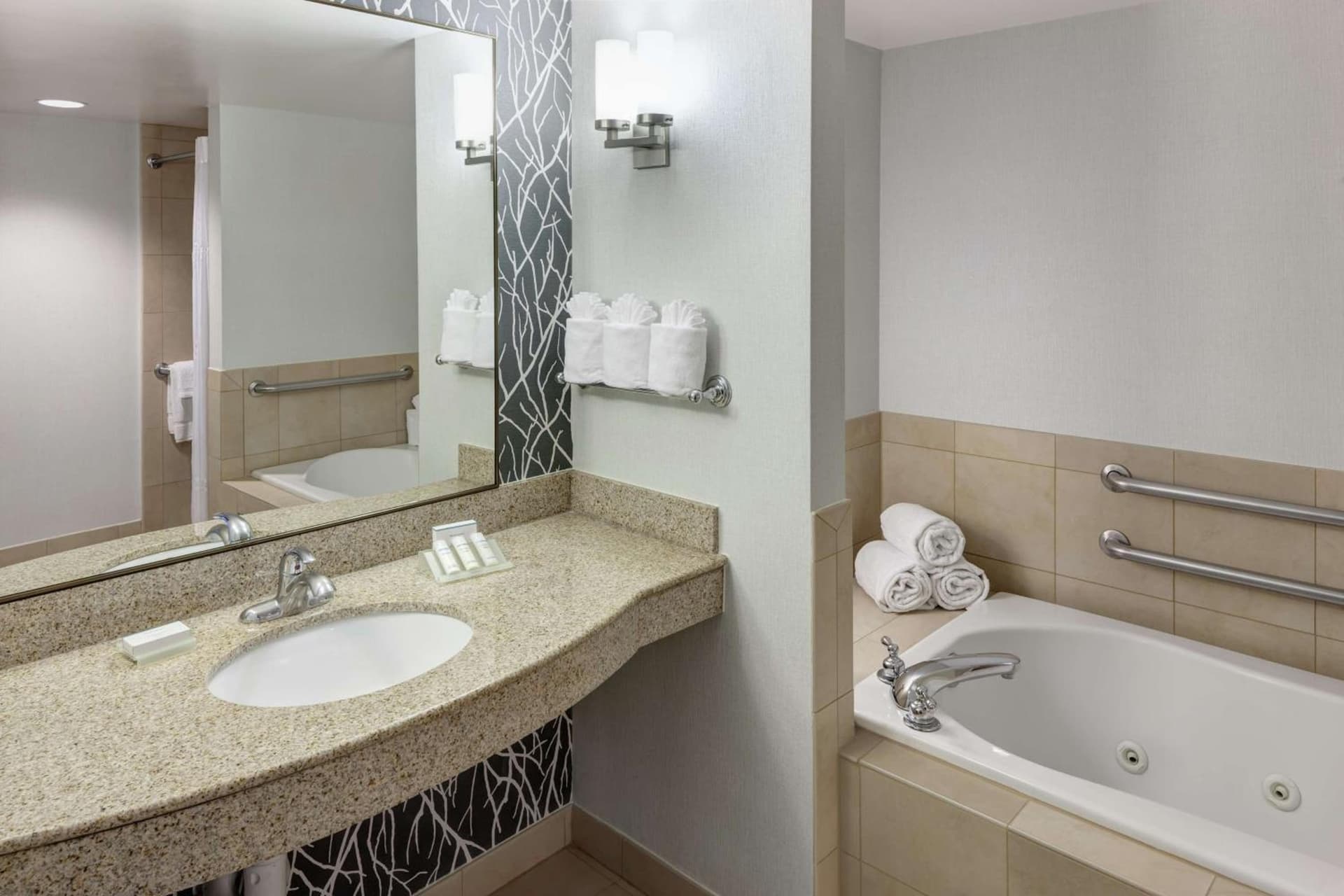 Hilton Garden Inn Naperville/Warrenville gallery photo in Warrenville, IL — image 37