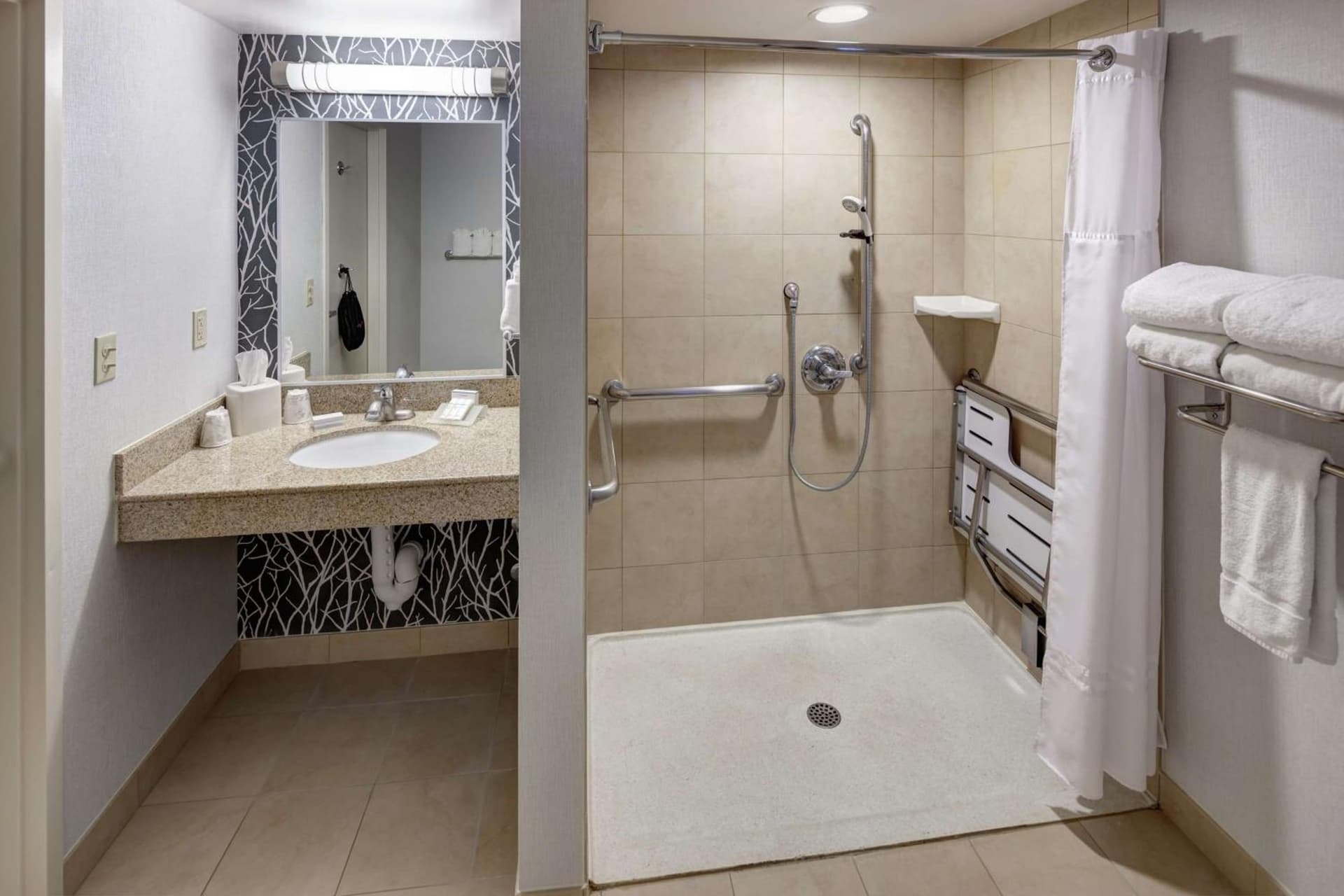 Hilton Garden Inn Naperville/Warrenville gallery photo in Warrenville, IL — image 29