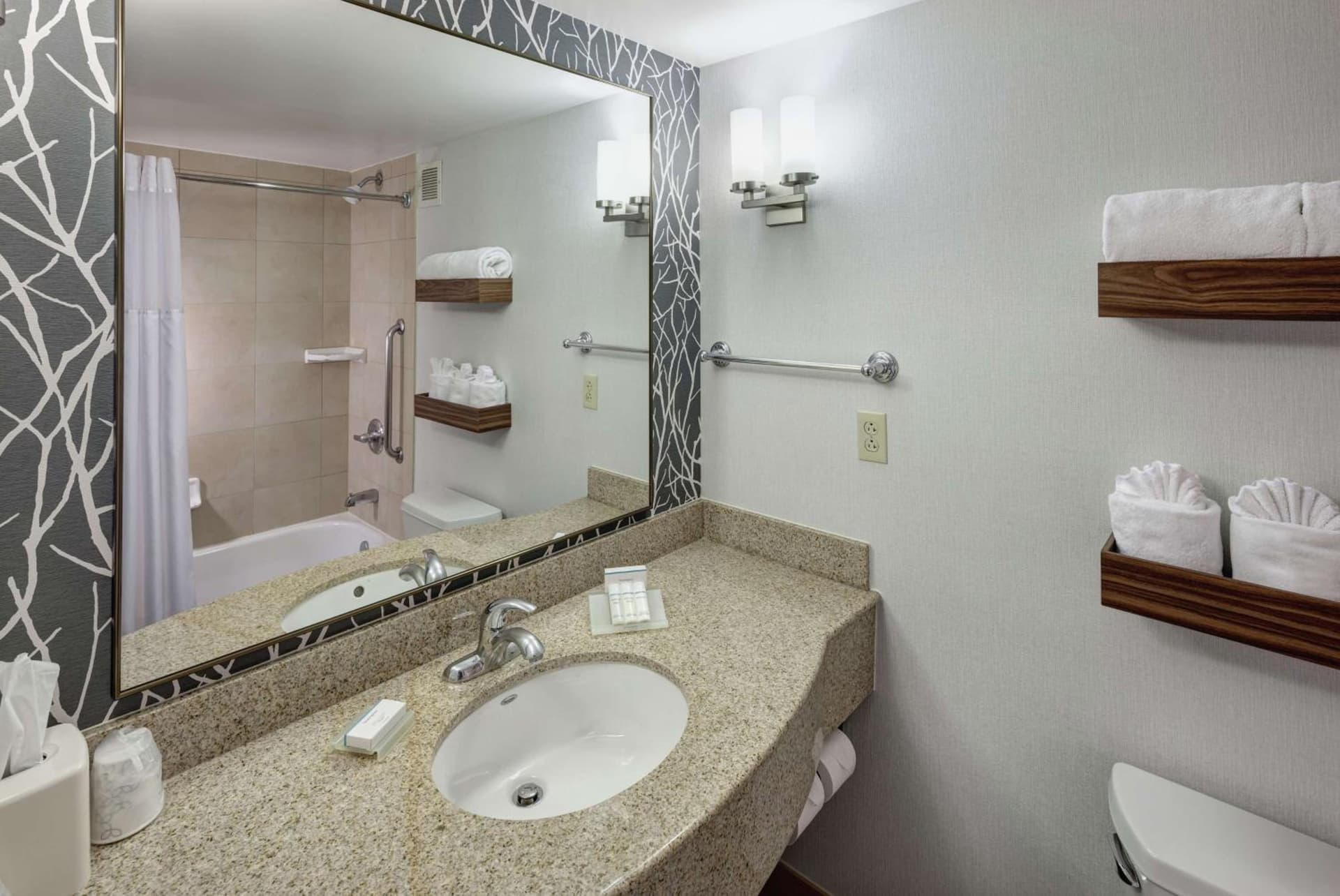 Hilton Garden Inn Naperville/Warrenville gallery photo in Warrenville, IL — image 10