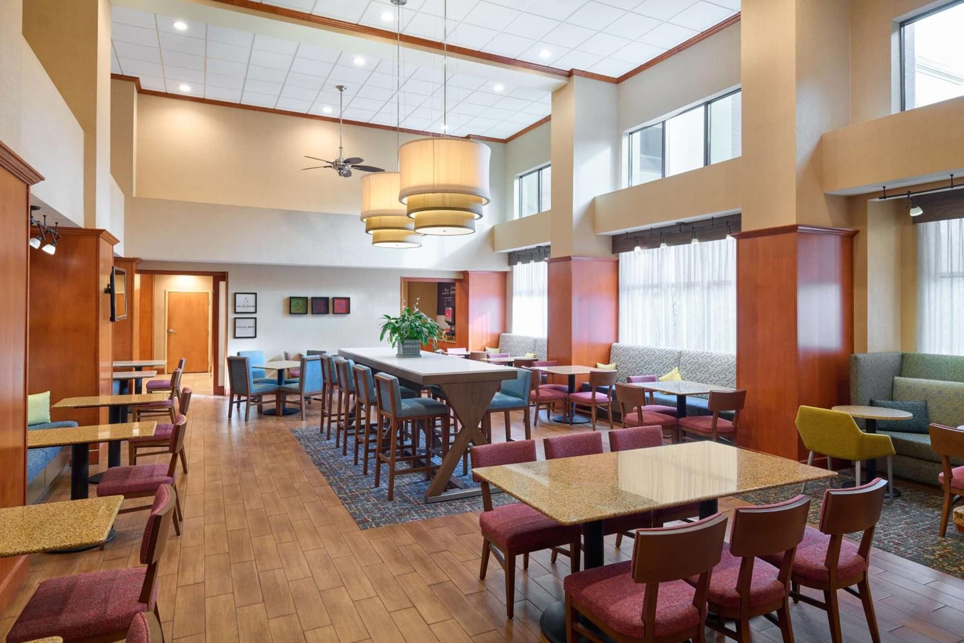 Hampton Inn & Suites Providence / Smithfield gallery photo in Smithfield, RI — image 13
