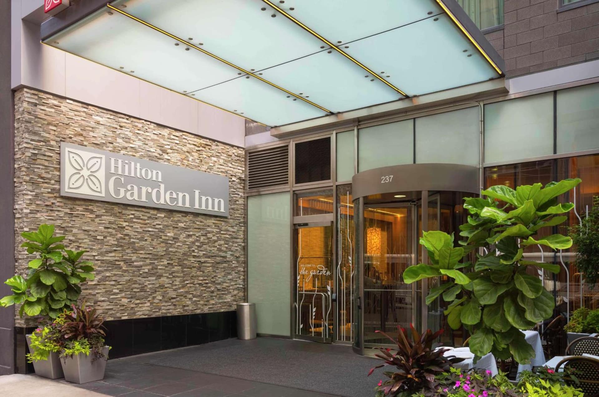 Hilton Garden Inn New York Central Park South-Midtown West interior in New York, NY — gallery photo 2