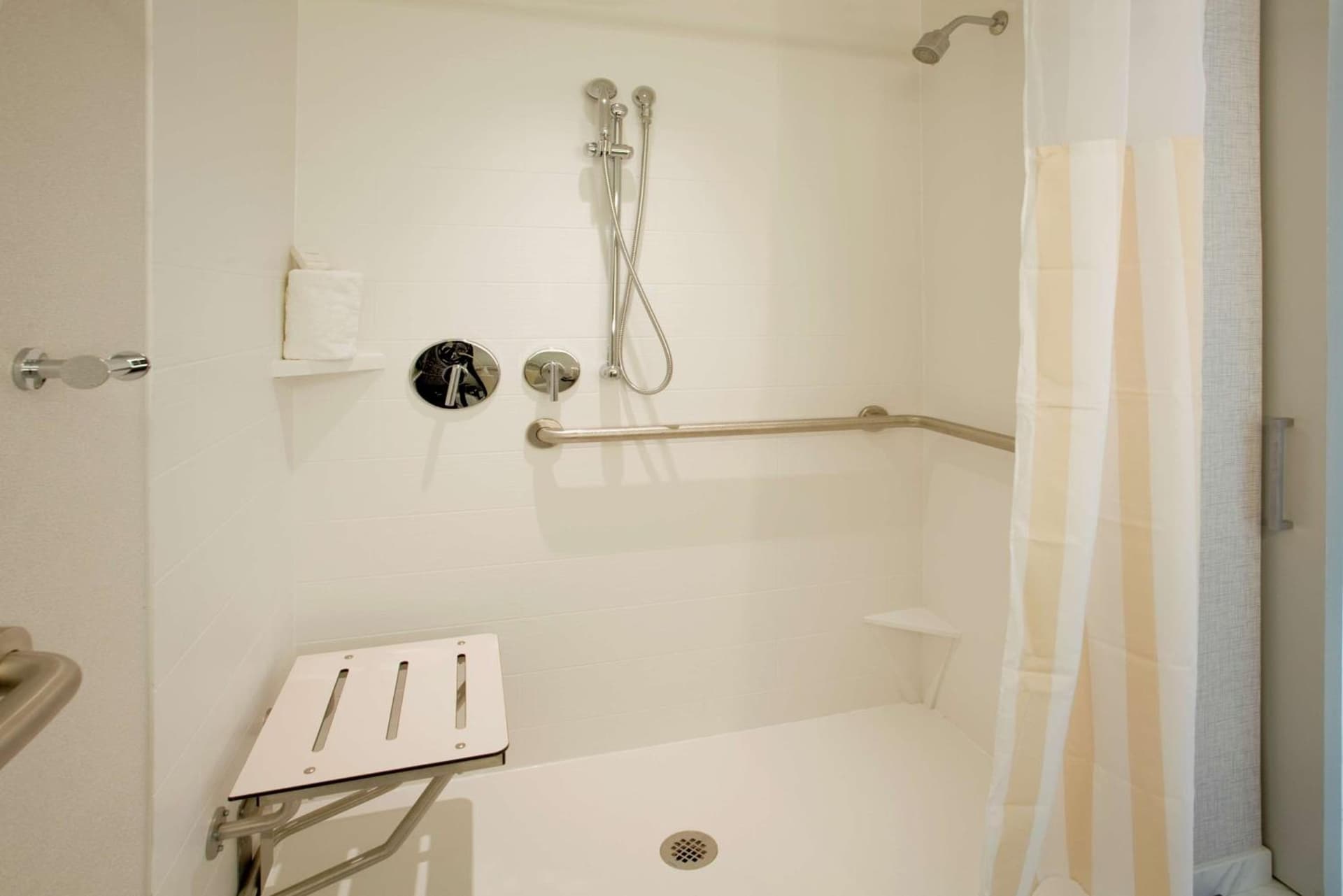 Hilton Garden Inn New York Central Park South-Midtown West interior in New York, NY — gallery photo 2
