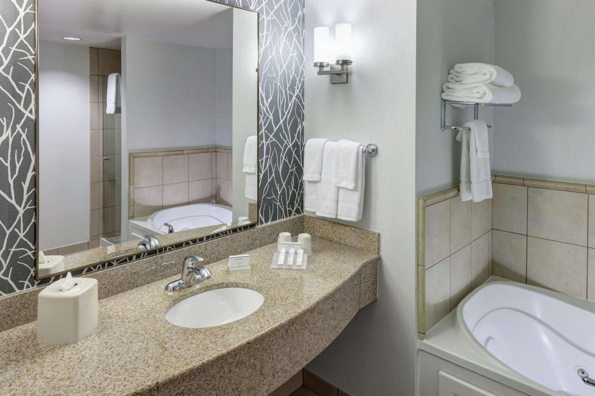 Hilton Garden Inn Lake Forest Mettawa gallery photo in Lake Forest, IL — image 23