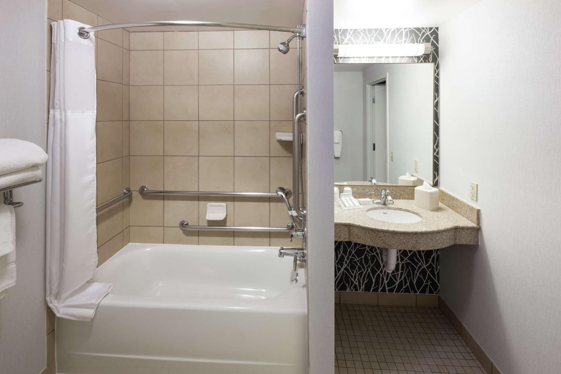 Hilton Garden Inn Lake Forest Mettawa gallery photo in Lake Forest, IL — image 25