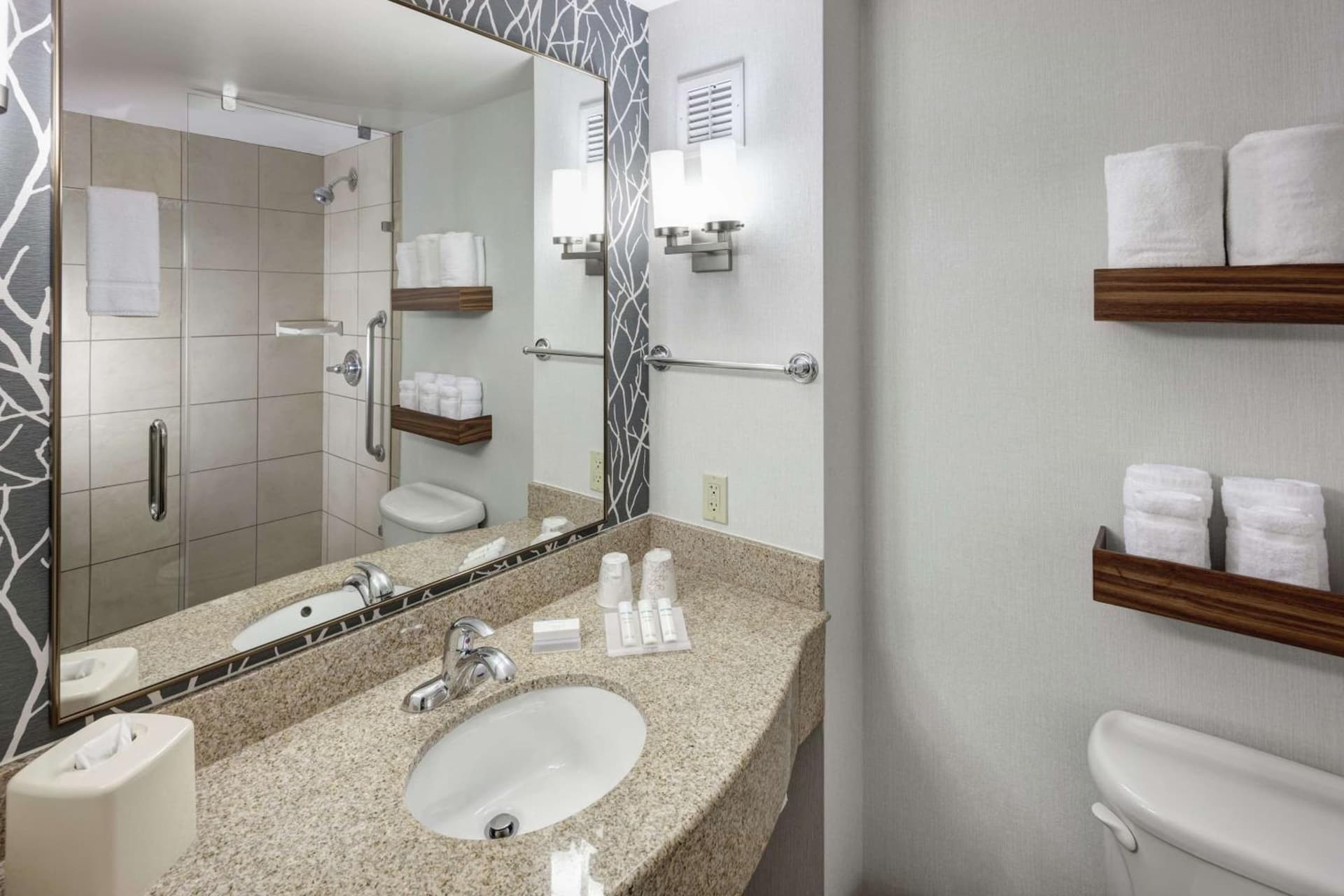 Hilton Garden Inn Lake Forest Mettawa gallery photo in Lake Forest, IL — image 7