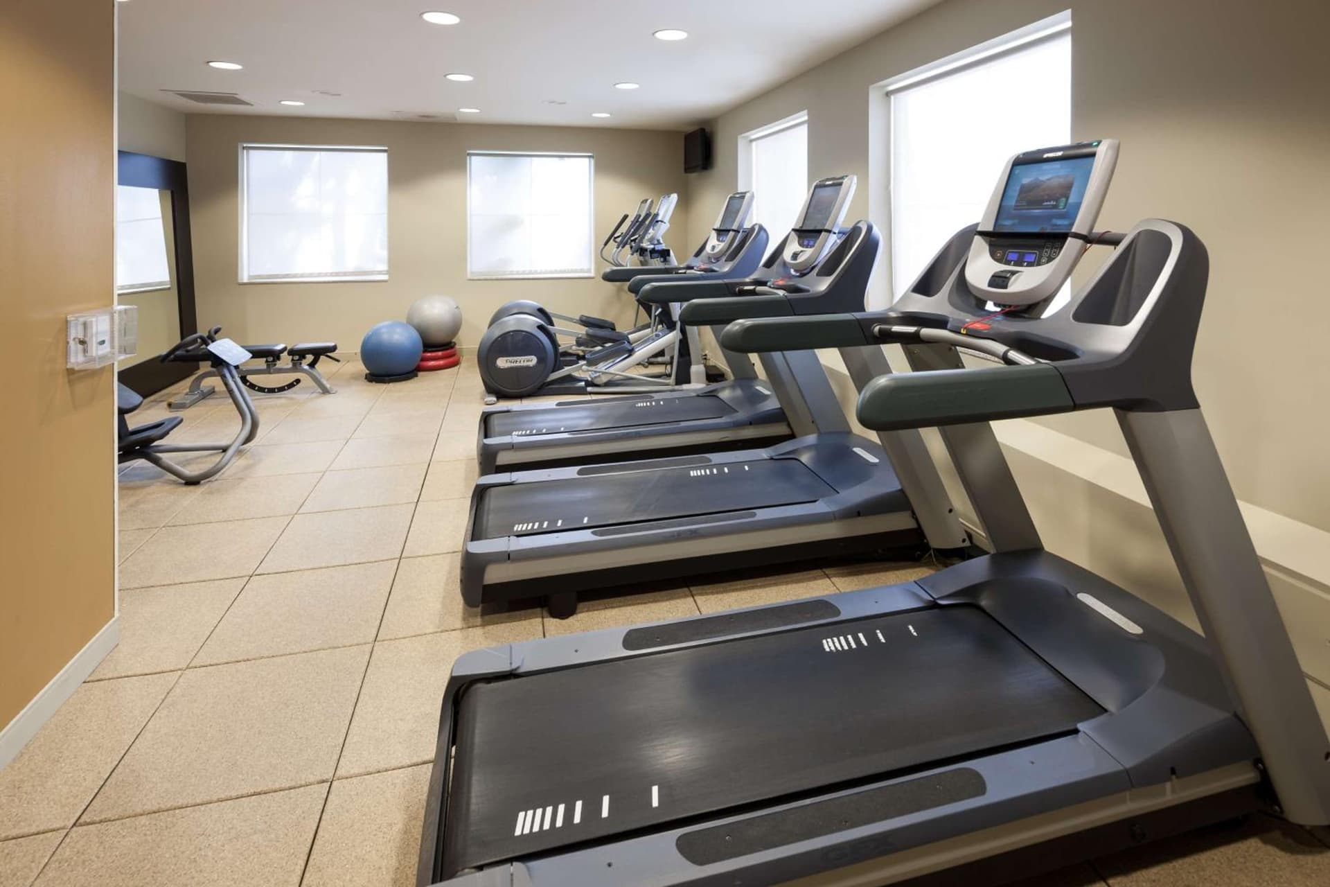 Embassy Suites by Hilton Tampa Brandon gallery photo in Tampa, FL — image 17