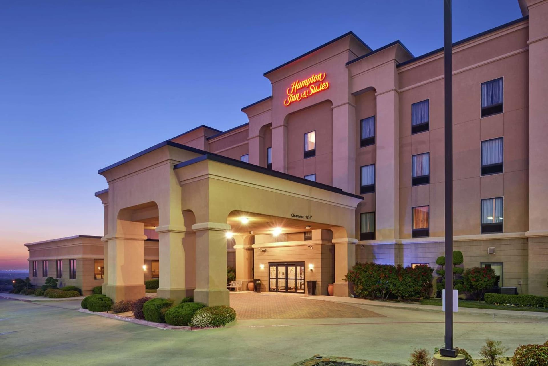 Hampton Inn & Suites Decatur interior in Decatur, TX — gallery photo 2