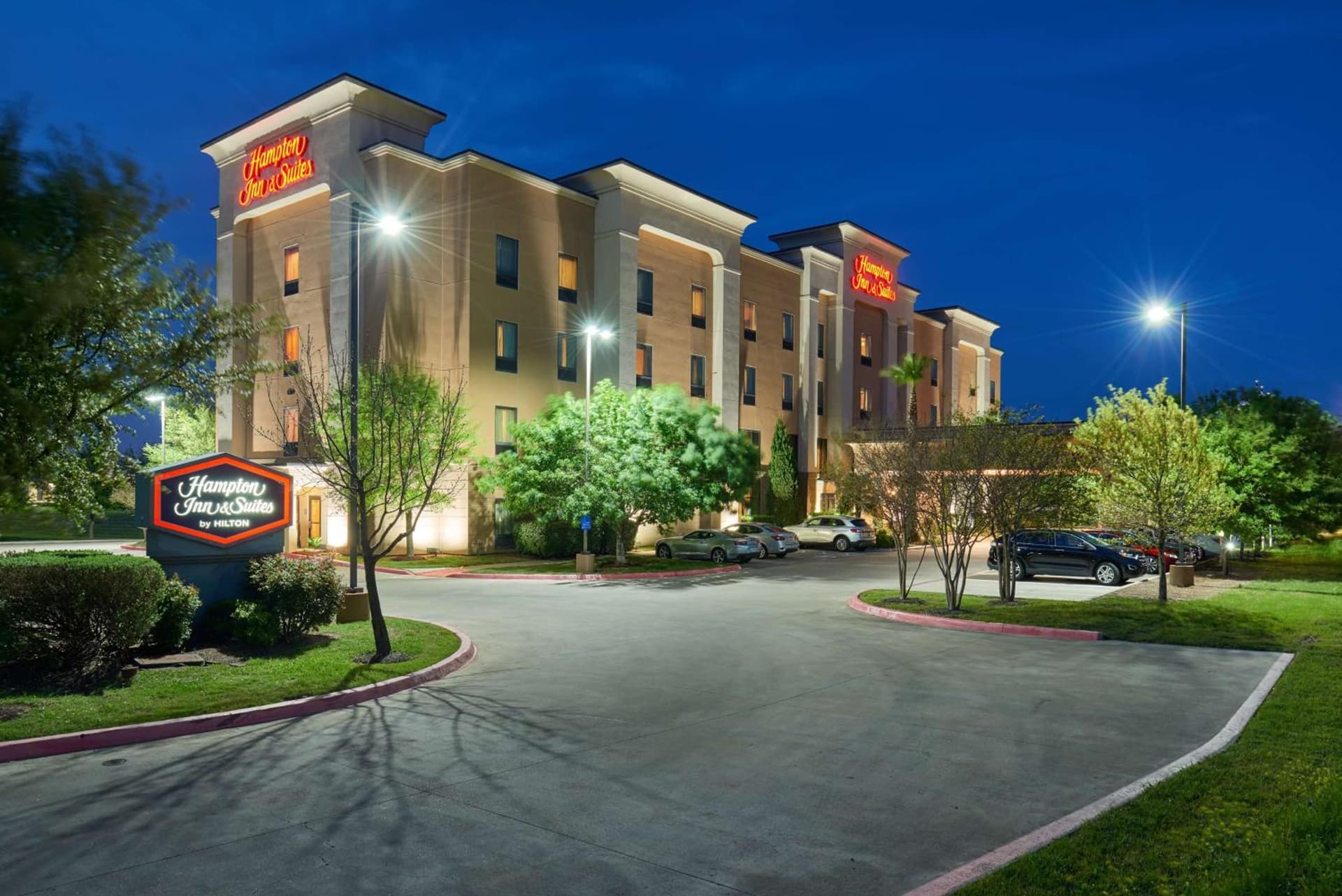 Hampton Inn & Suites Austin South Buda interior in Buda, TX — gallery photo 2
