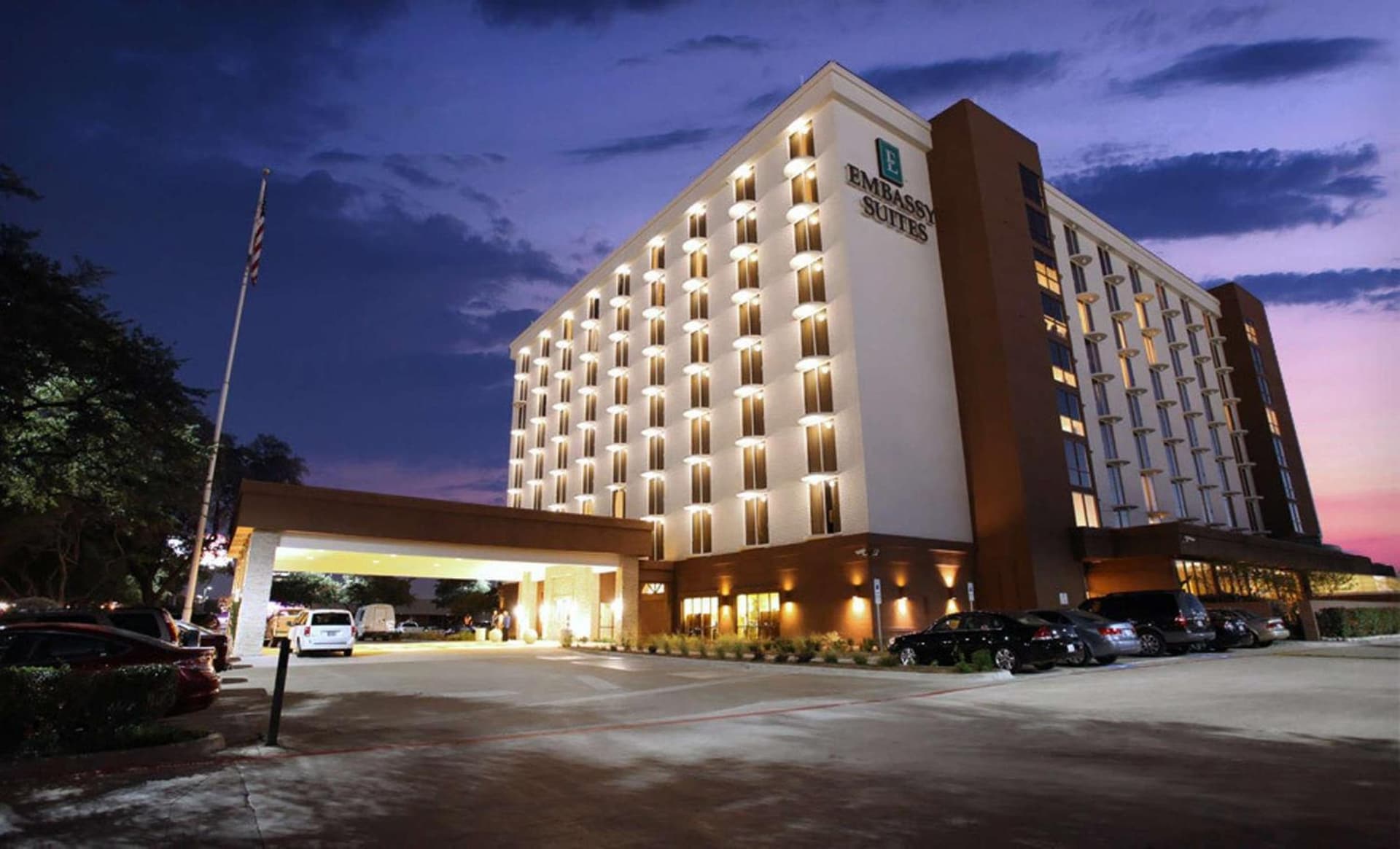 Embassy Suites by Hilton Dallas Market Center property views in Dallas, TX — gallery photo 3