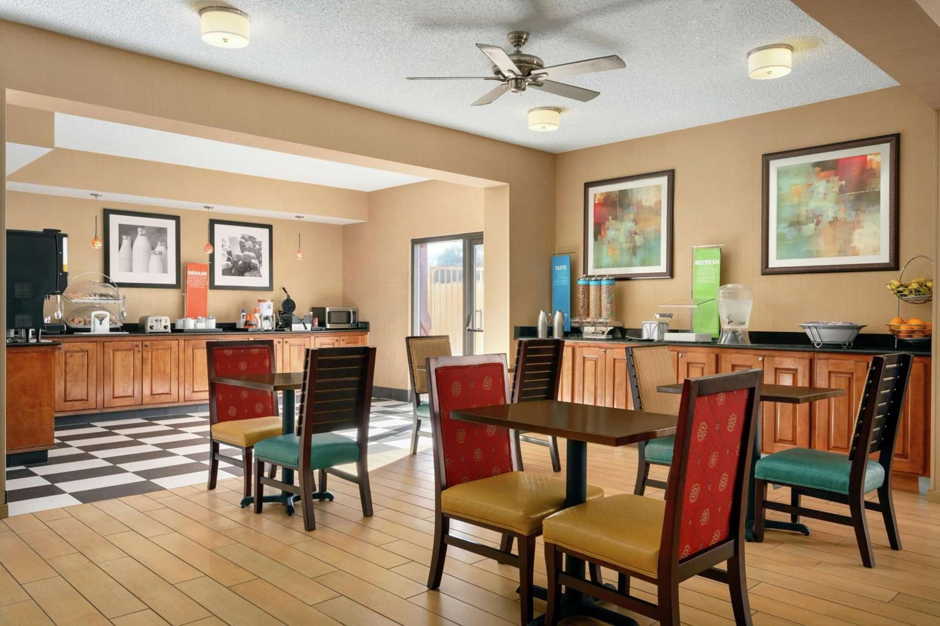 Hampton Inn Phoenix-Chandler interior in Chandler, AZ — gallery photo 2