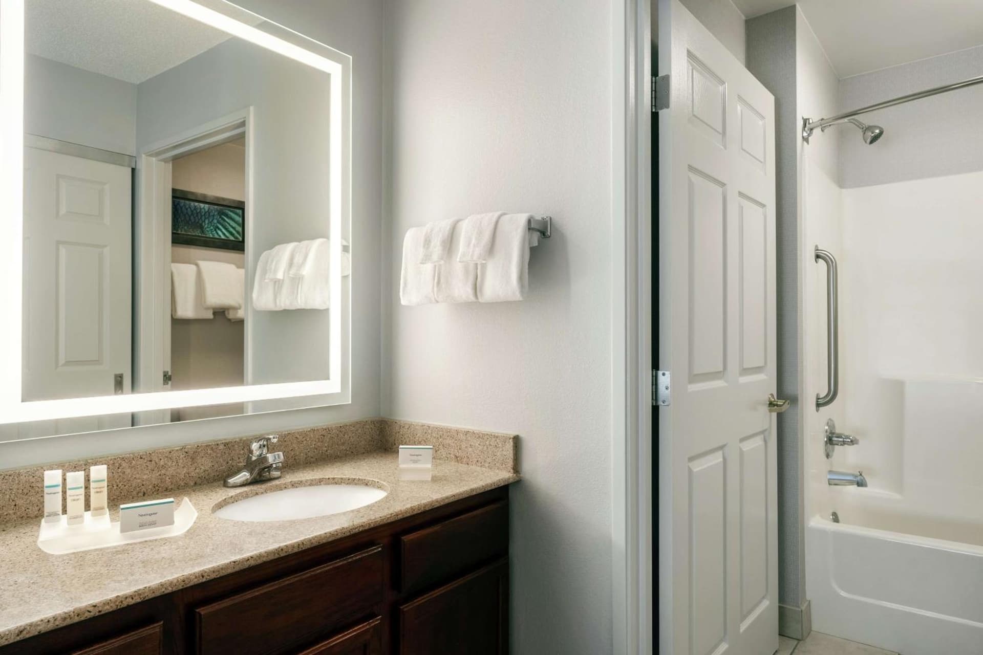 Homewood Suites by Hilton Erie gallery photo in Erie, PA — image 24