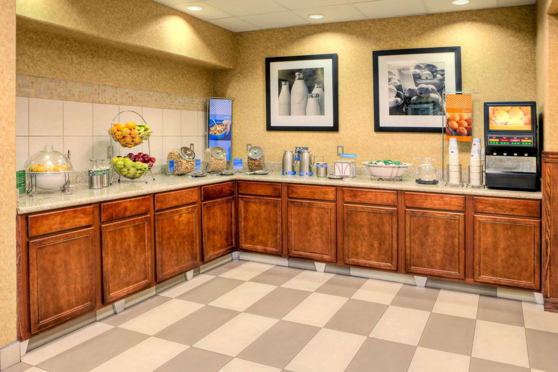 Hampton Inn & Suites Palmdale gallery photo in Palmdale, CA — image 26