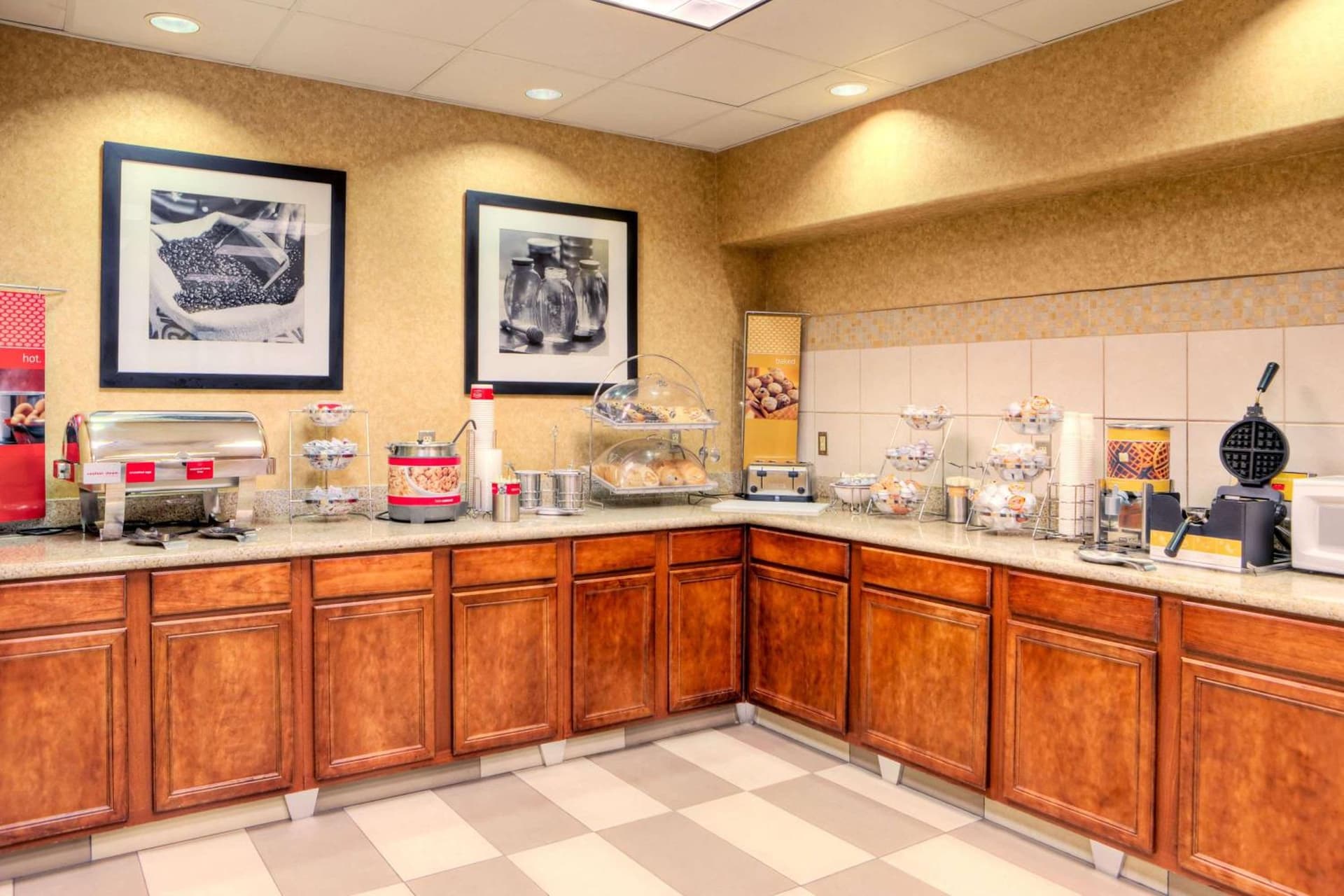 Hampton Inn & Suites Palmdale gallery photo in Palmdale, CA — image 7