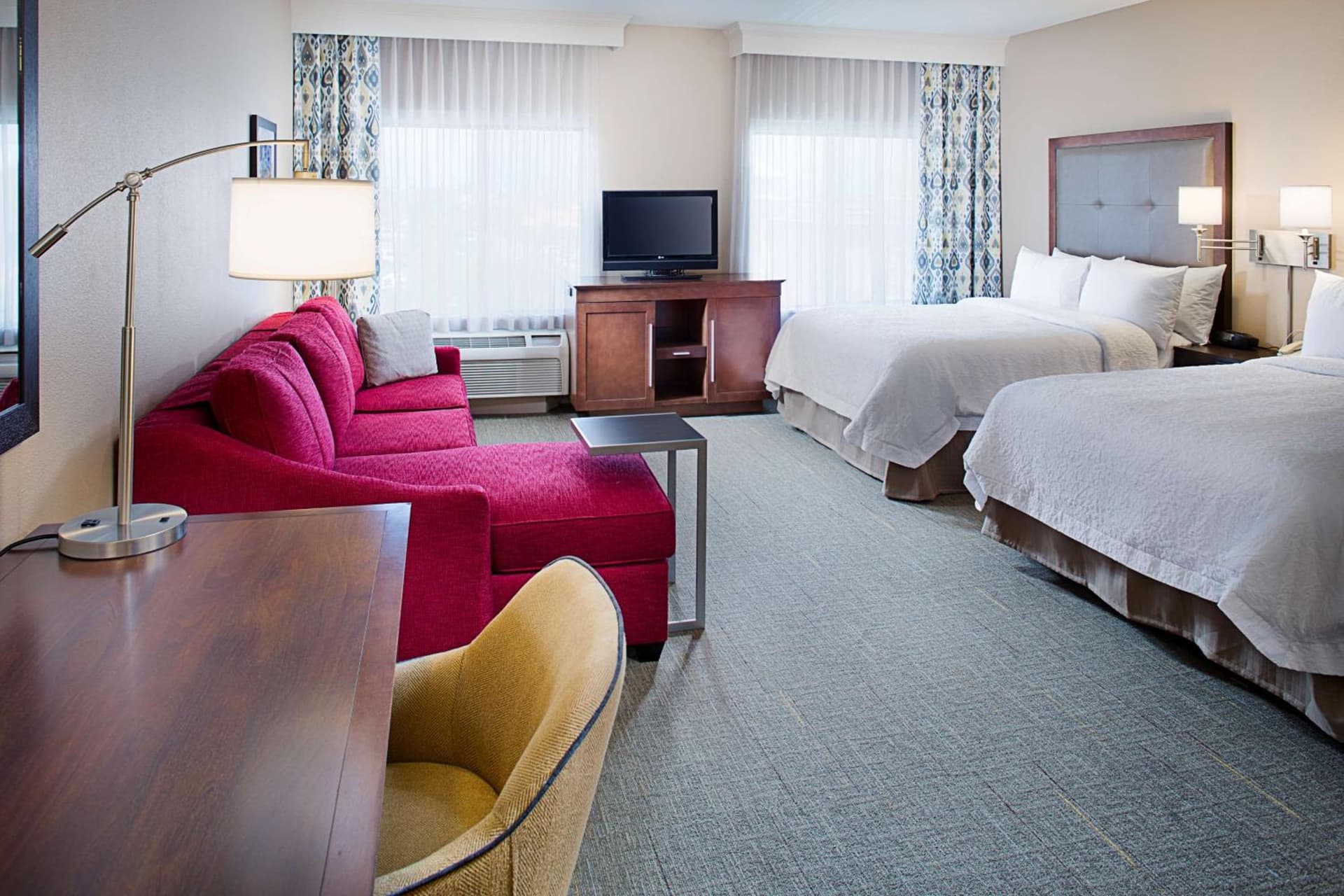 Hampton Inn & Suites Palmdale interior in Palmdale, CA — gallery photo 2