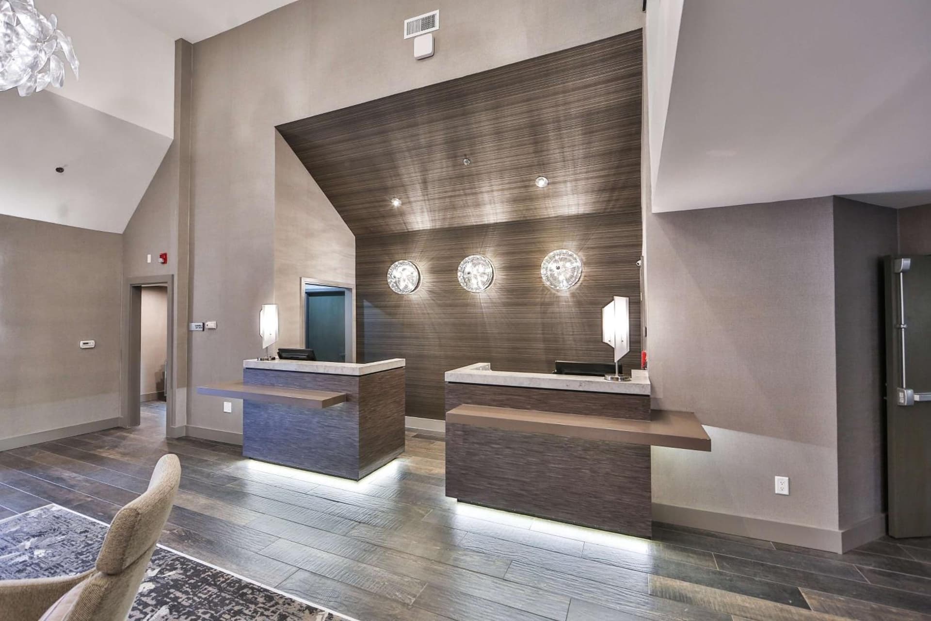 DoubleTree by Hilton Atlanta Alpharetta-Windward interior in Alpharetta, GA — gallery photo 2