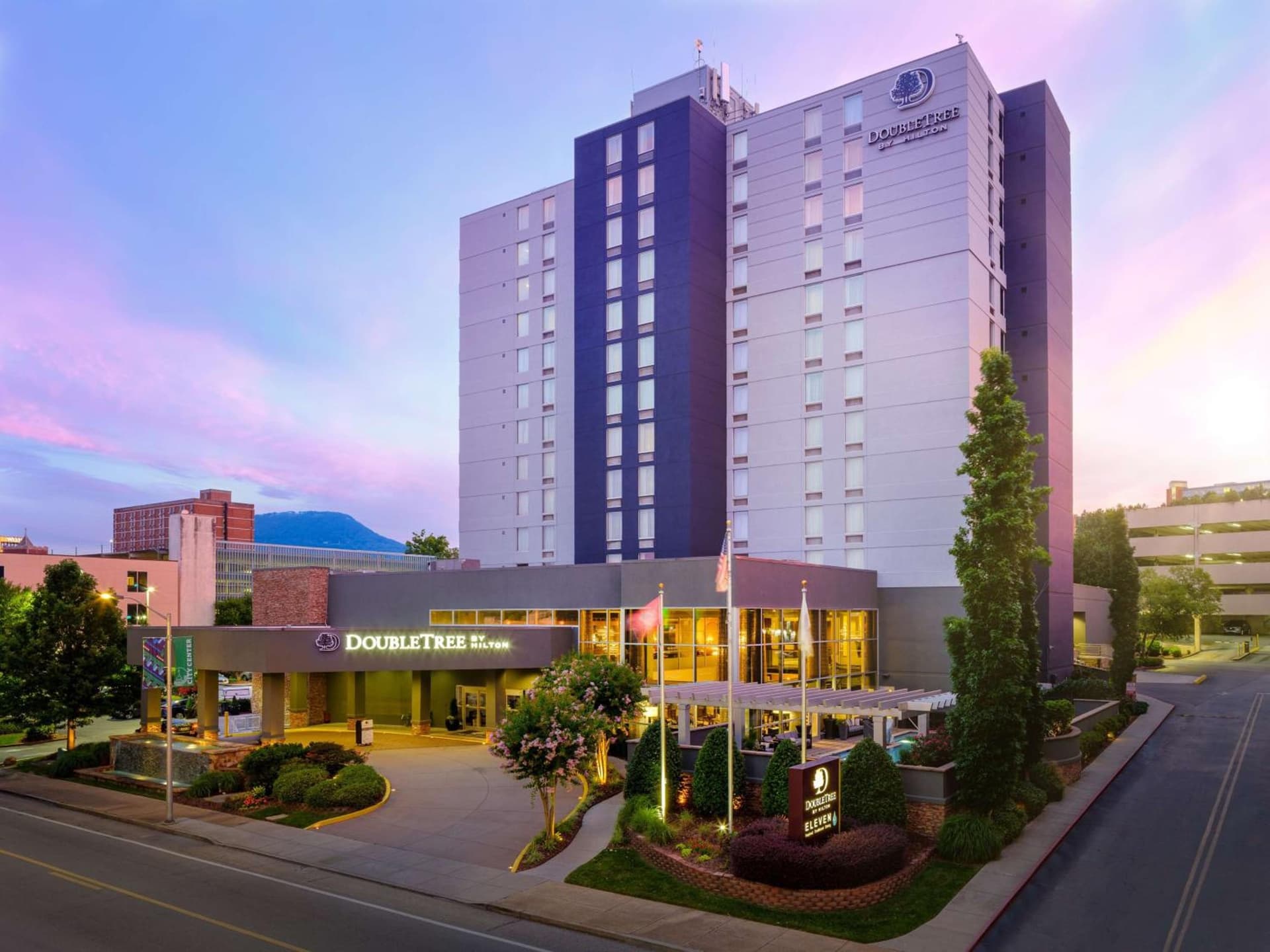 DoubleTree by Hilton Hotel Chattanooga Downtown interior in Chattanooga, TN — gallery photo 2