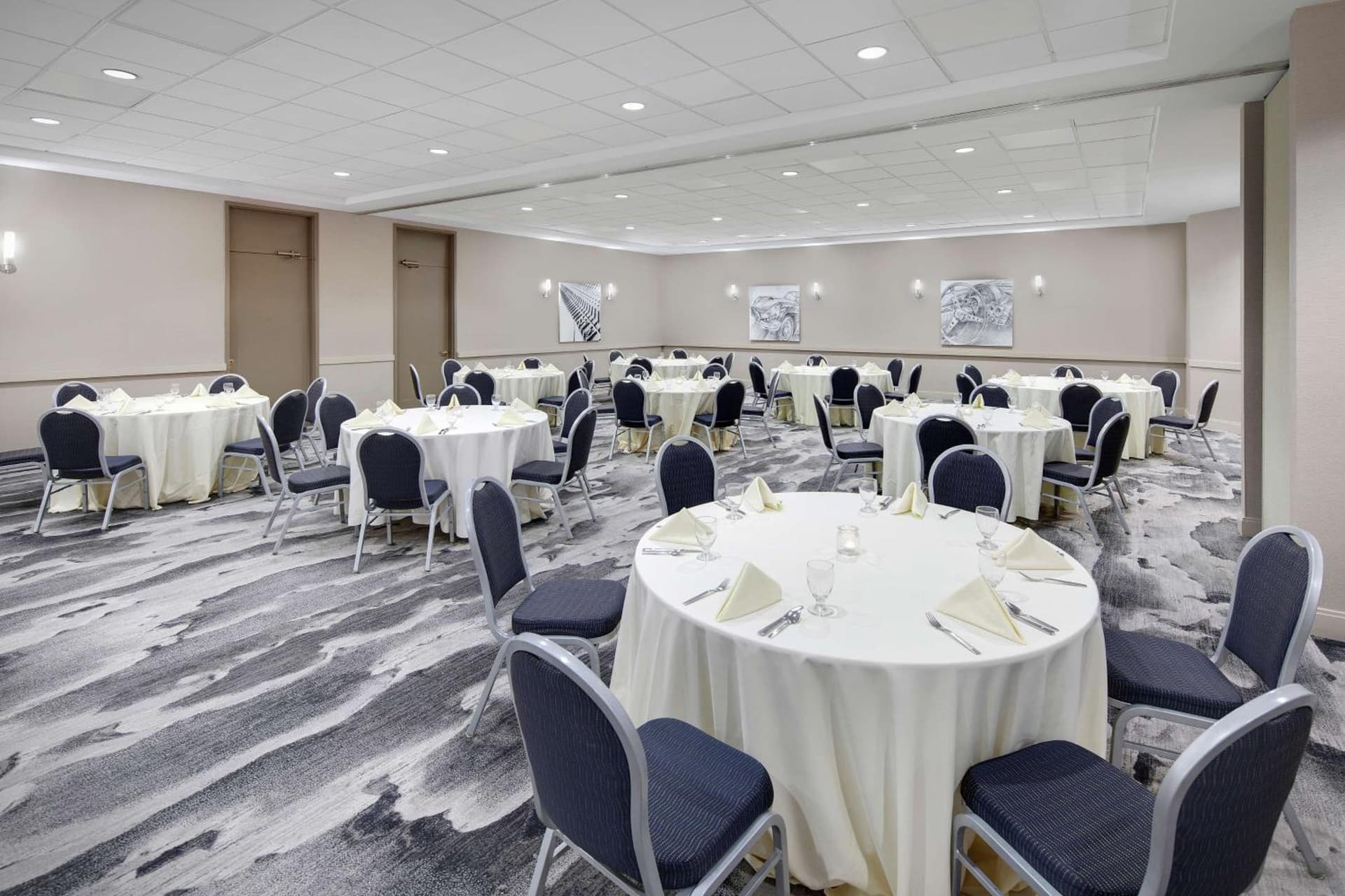 Embassy Suites by Hilton Detroit Troy Auburn Hills gallery photo in Troy, MI — image 12