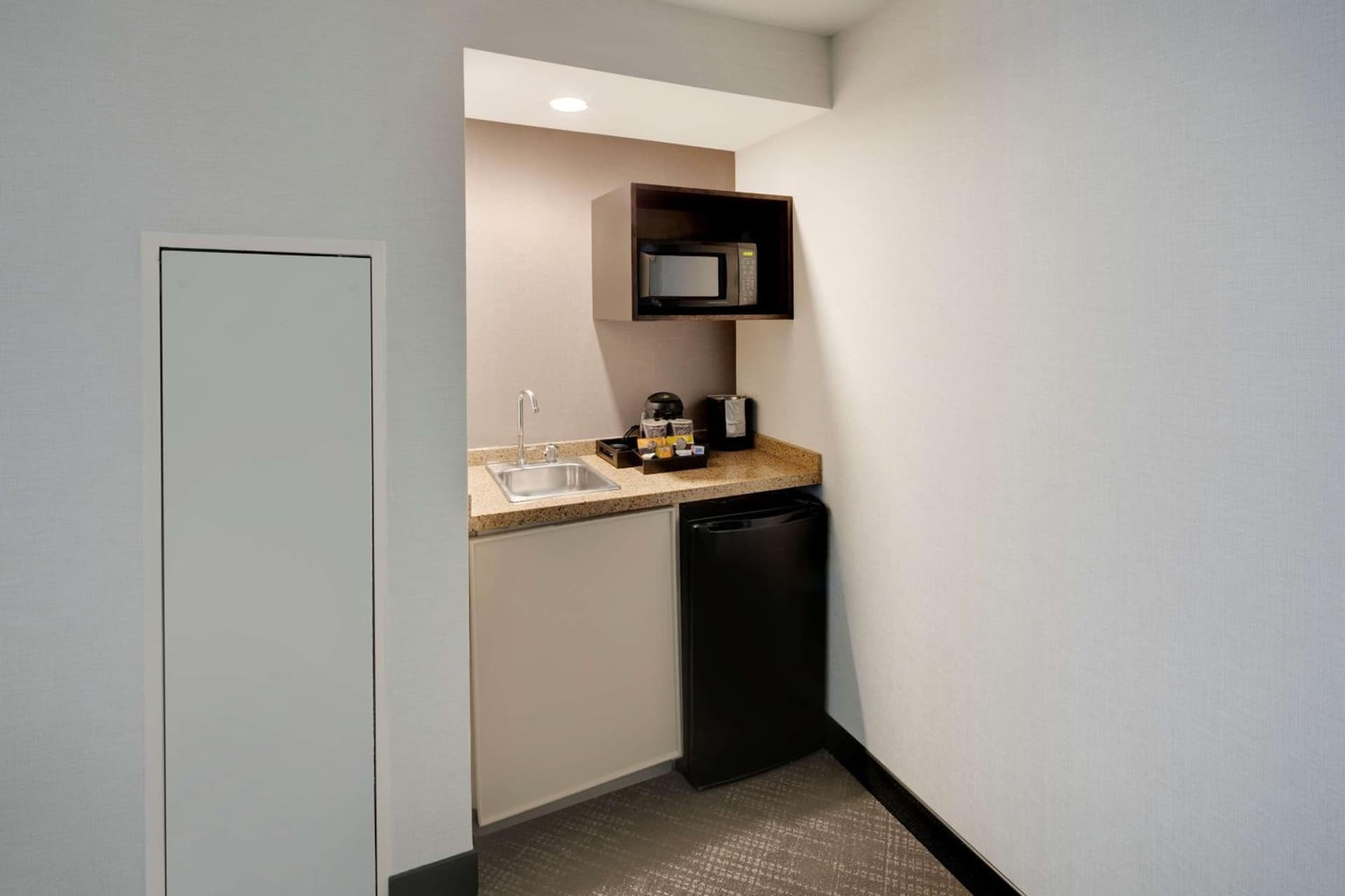 Embassy Suites by Hilton Detroit Troy Auburn Hills gallery photo in Troy, MI — image 33