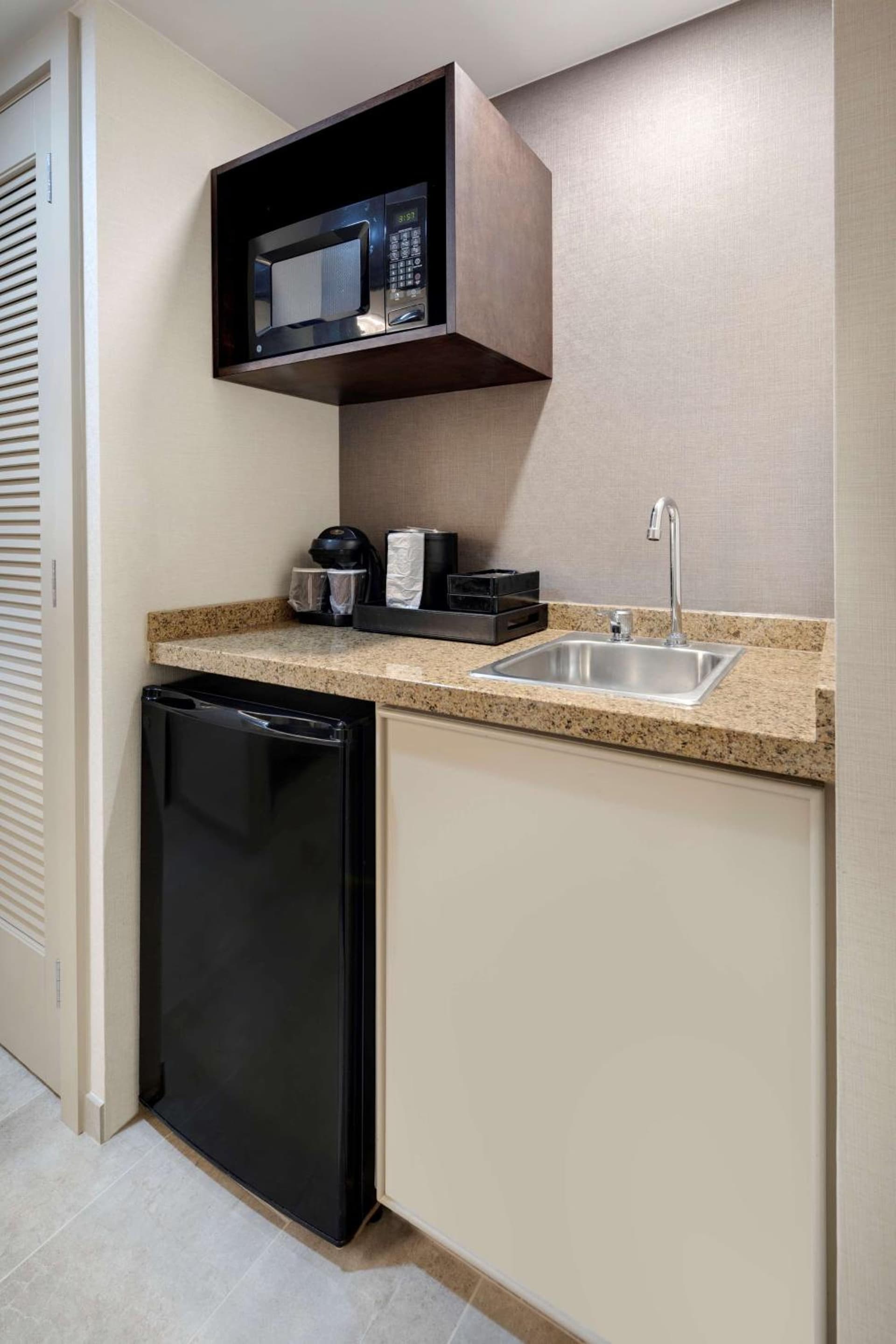 Embassy Suites by Hilton Detroit Troy Auburn Hills gallery photo in Troy, MI — image 60