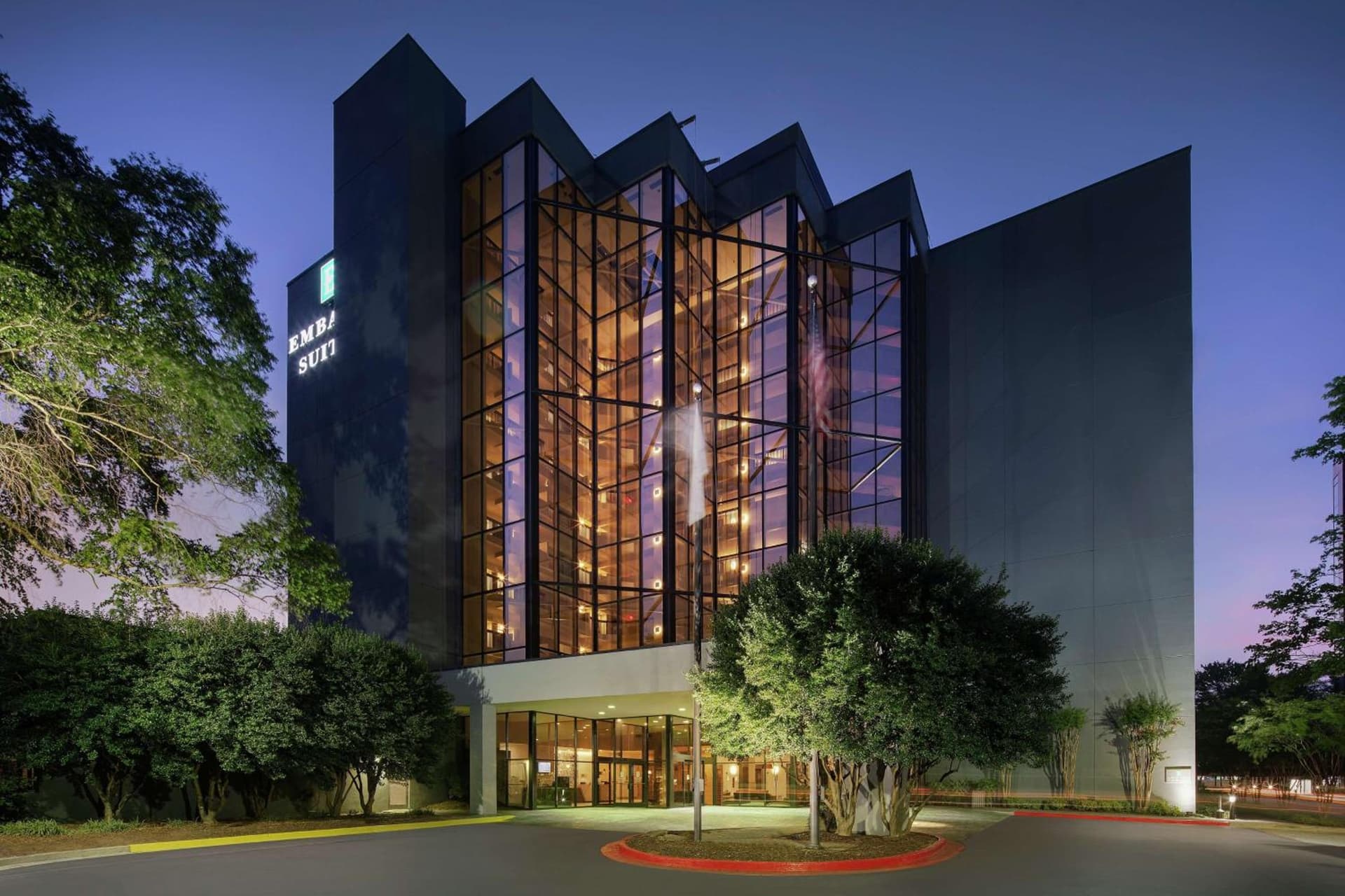 Embassy Suites by Hilton Atlanta Perimeter Center interior in Atlanta, GA — gallery photo 2