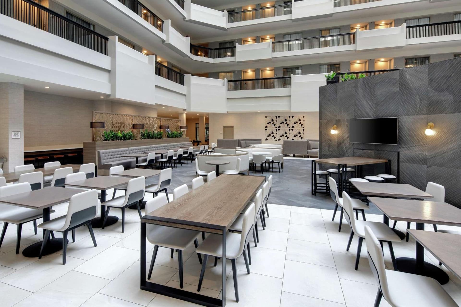 Embassy Suites by Hilton Atlanta Perimeter Center gallery photo in Atlanta, GA — image 4