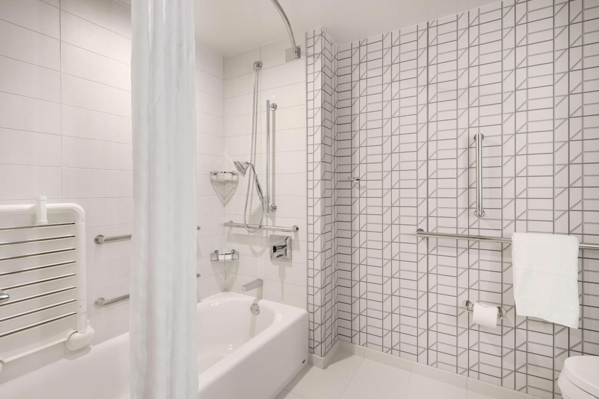 Embassy Suites by Hilton Atlanta Perimeter Center gallery photo in Atlanta, GA — image 12