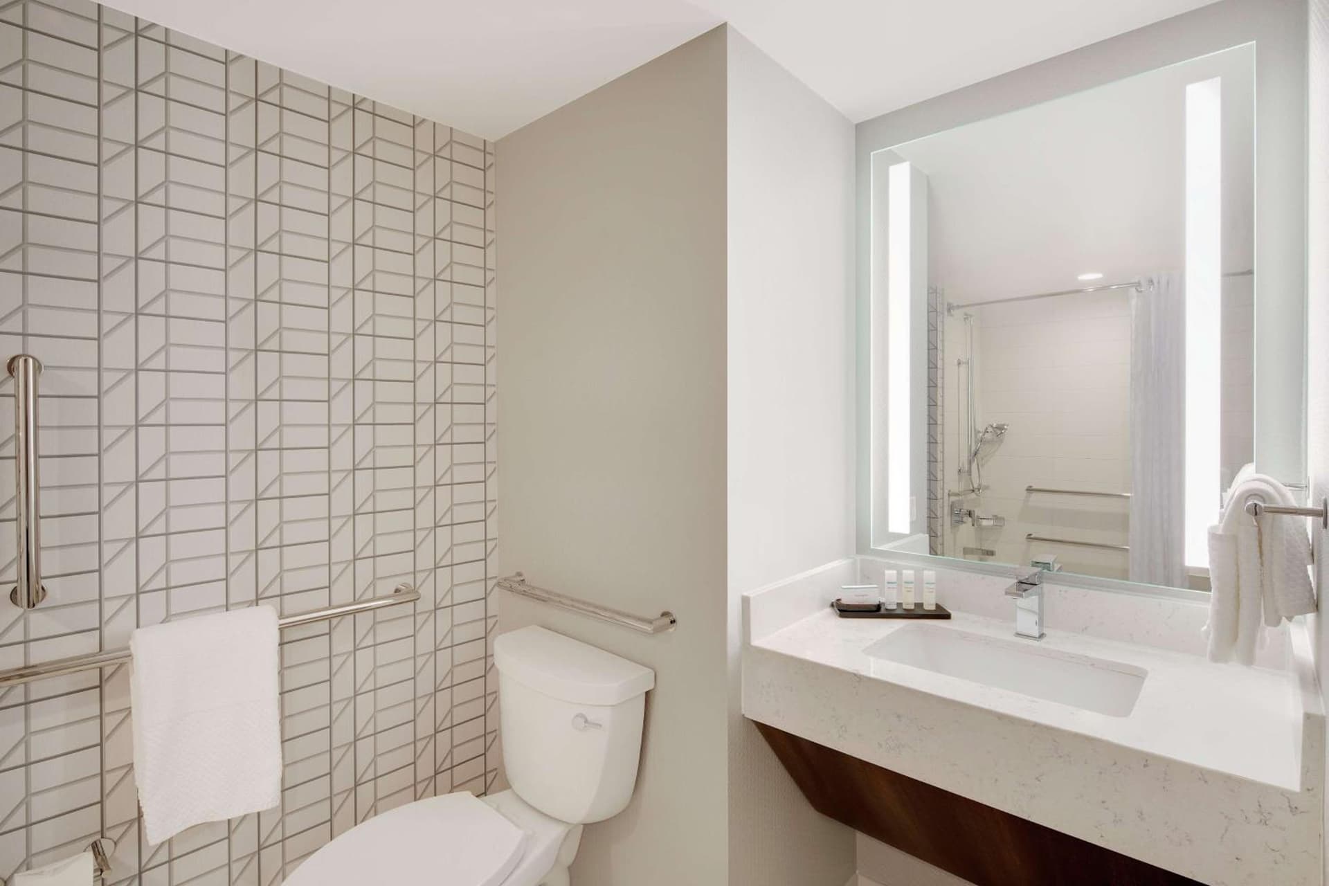 Embassy Suites by Hilton Atlanta Perimeter Center gallery photo in Atlanta, GA — image 26