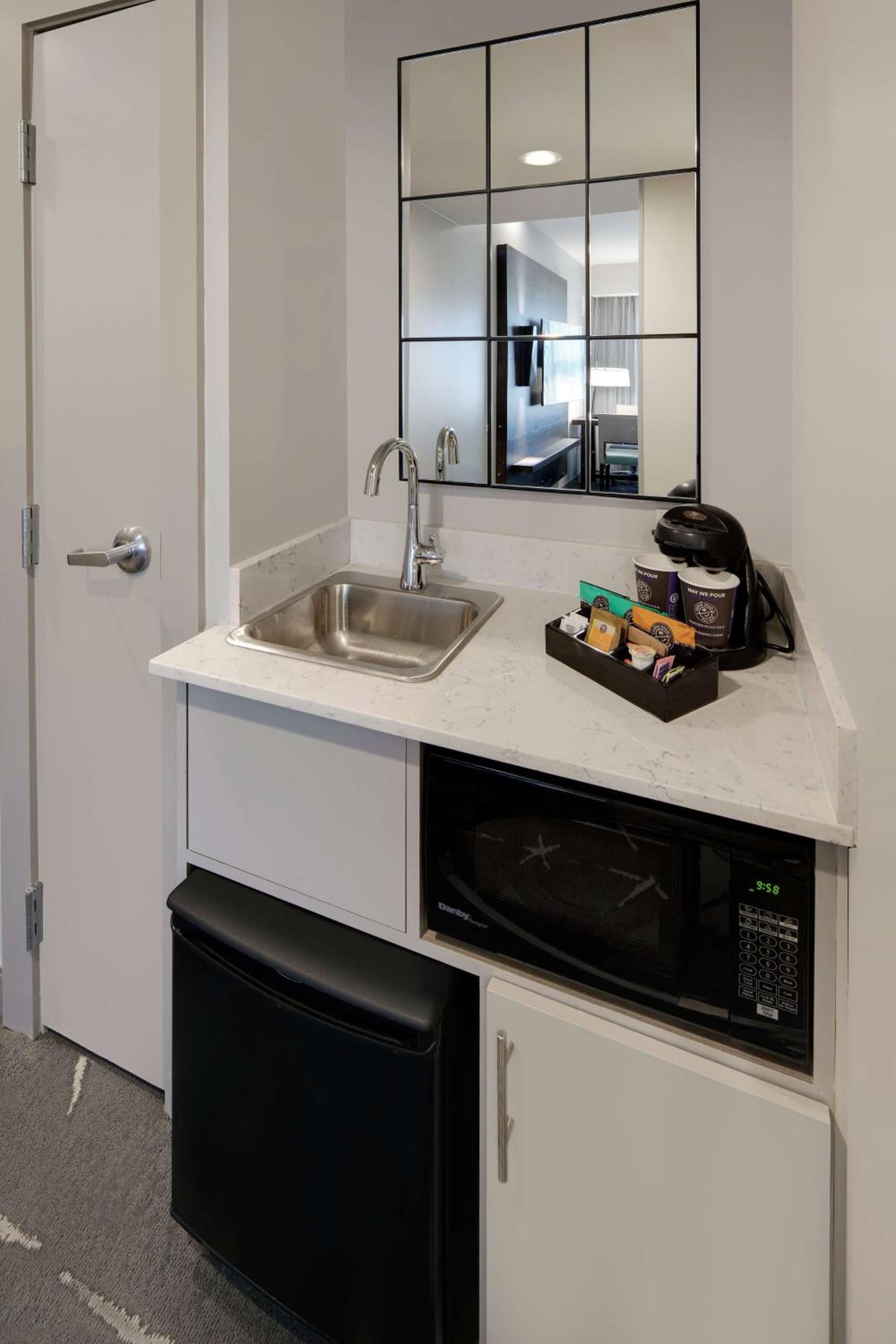Embassy Suites by Hilton Atlanta Perimeter Center gallery photo in Atlanta, GA — image 36