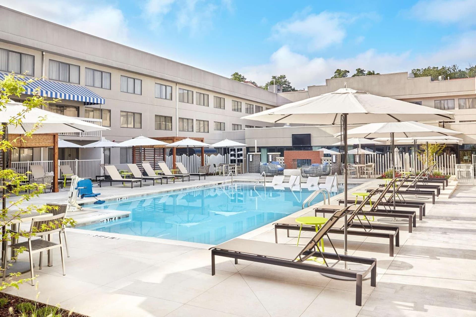 DoubleTree Suites by Hilton Nashville Airport property views in Nashville, TN — gallery photo 3