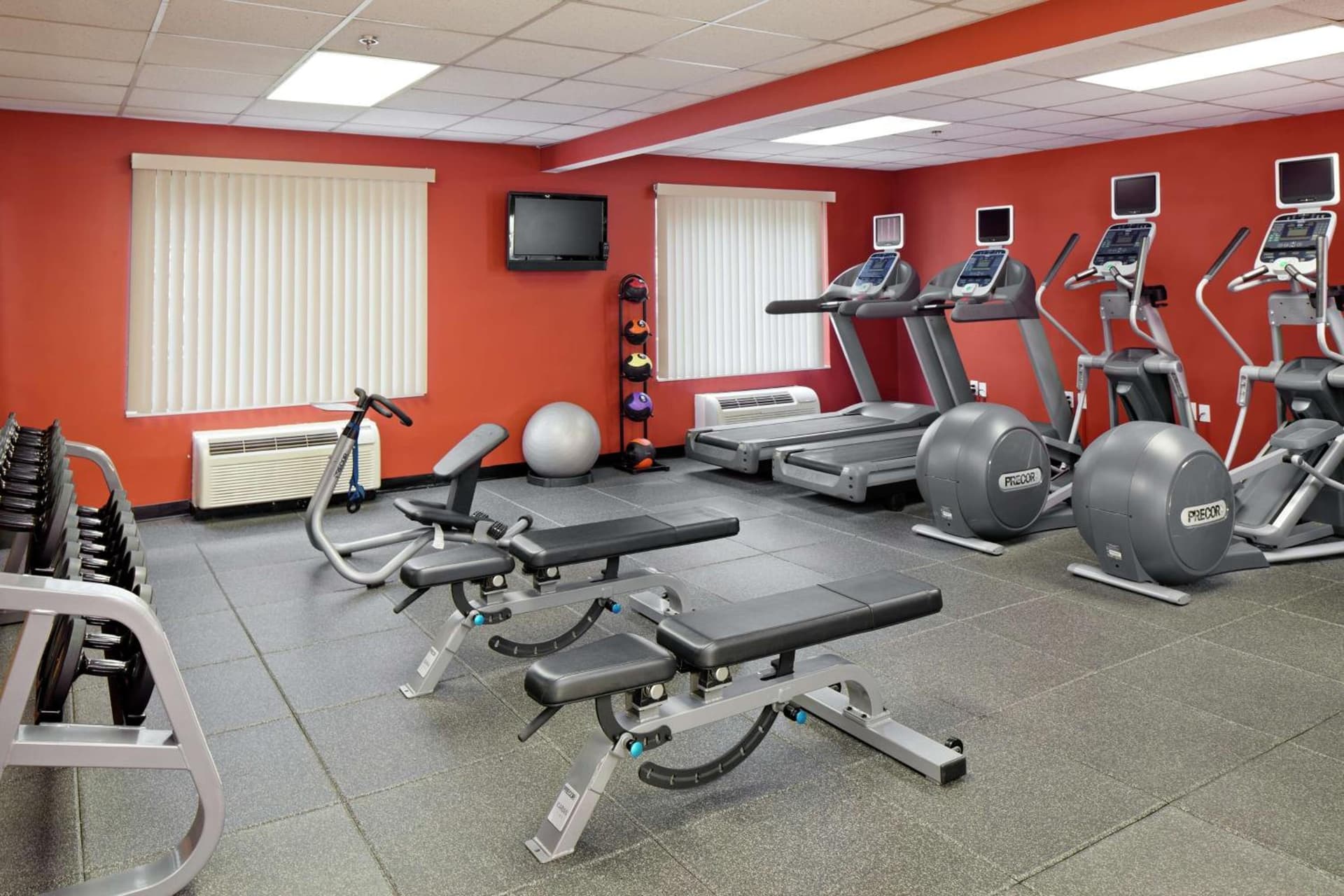 DoubleTree by Hilton Mahwah interior in Mahwah, NJ — gallery photo 2