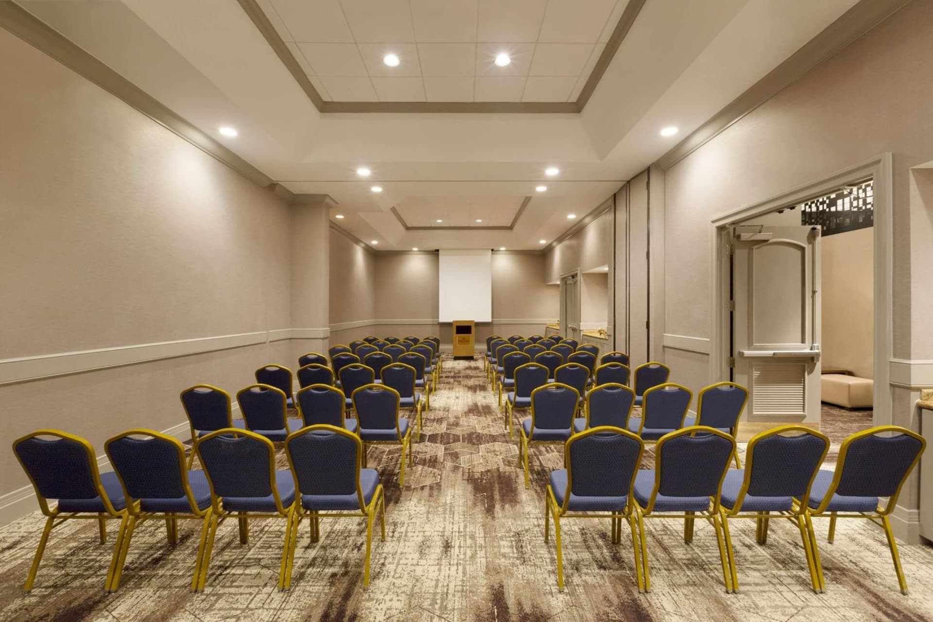 Embassy Suites by Hilton Phoenix Downtown North gallery photo in Phoenix, AZ — image 60