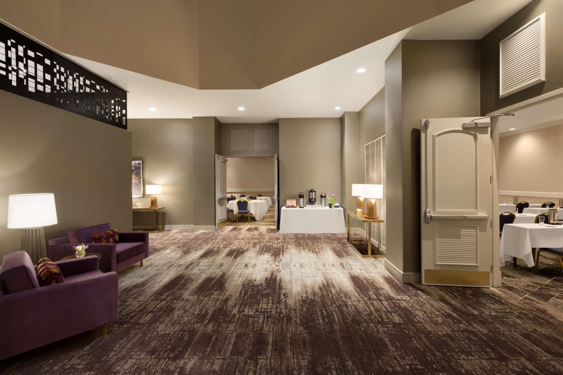Embassy Suites by Hilton Phoenix Downtown North gallery photo in Phoenix, AZ — image 78