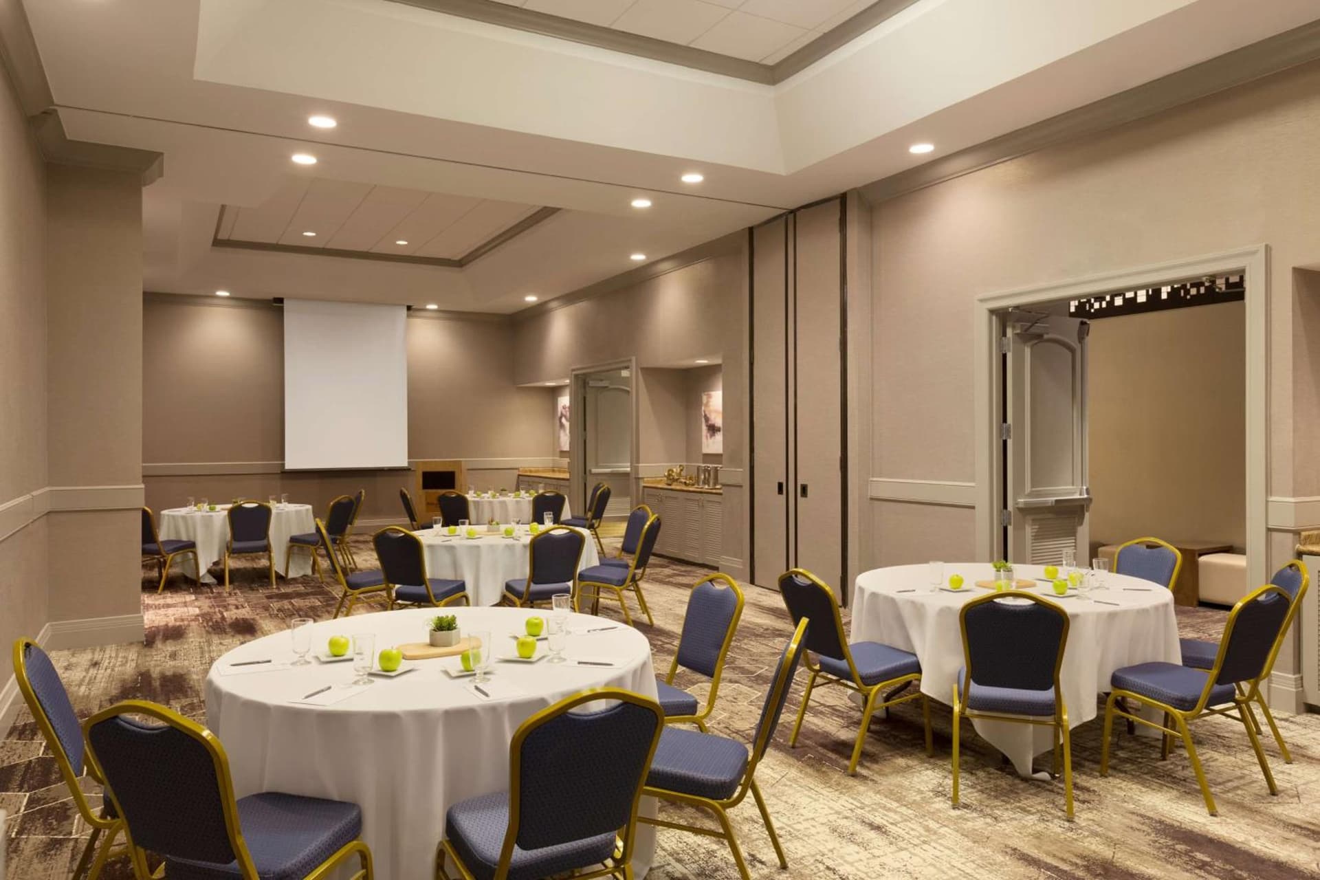 Embassy Suites by Hilton Phoenix Downtown North gallery photo in Phoenix, AZ — image 81