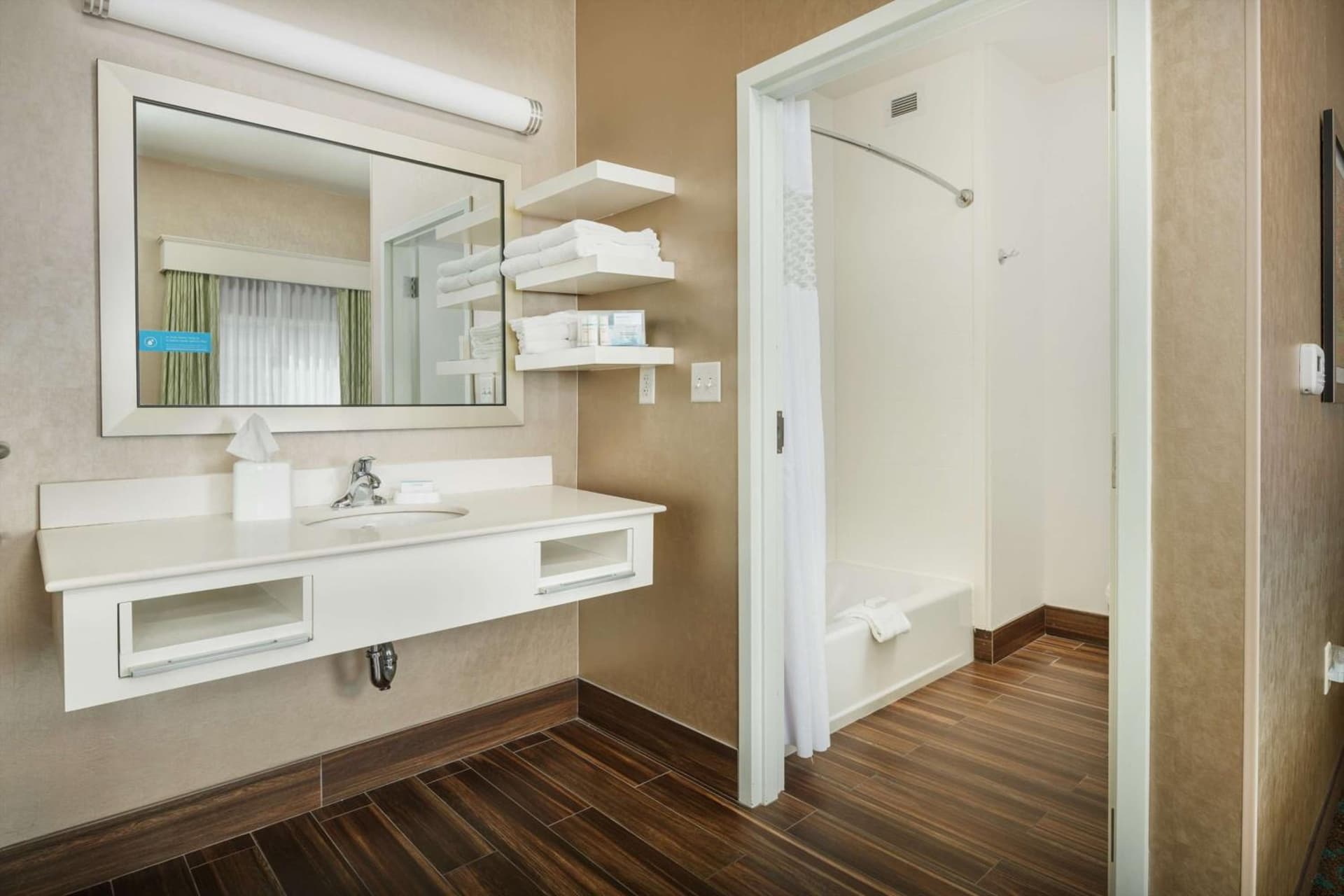 Hampton Inn & Suites Portland/Hillsboro-Evergreen Park gallery photo in Hillsboro, OR — image 9