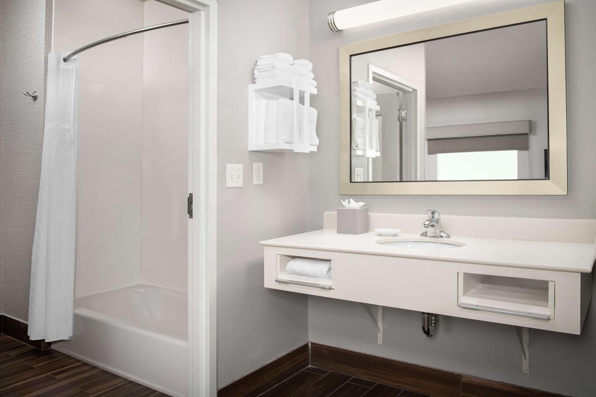 Hampton Inn & Suites Portland/Hillsboro-Evergreen Park gallery photo in Hillsboro, OR — image 4