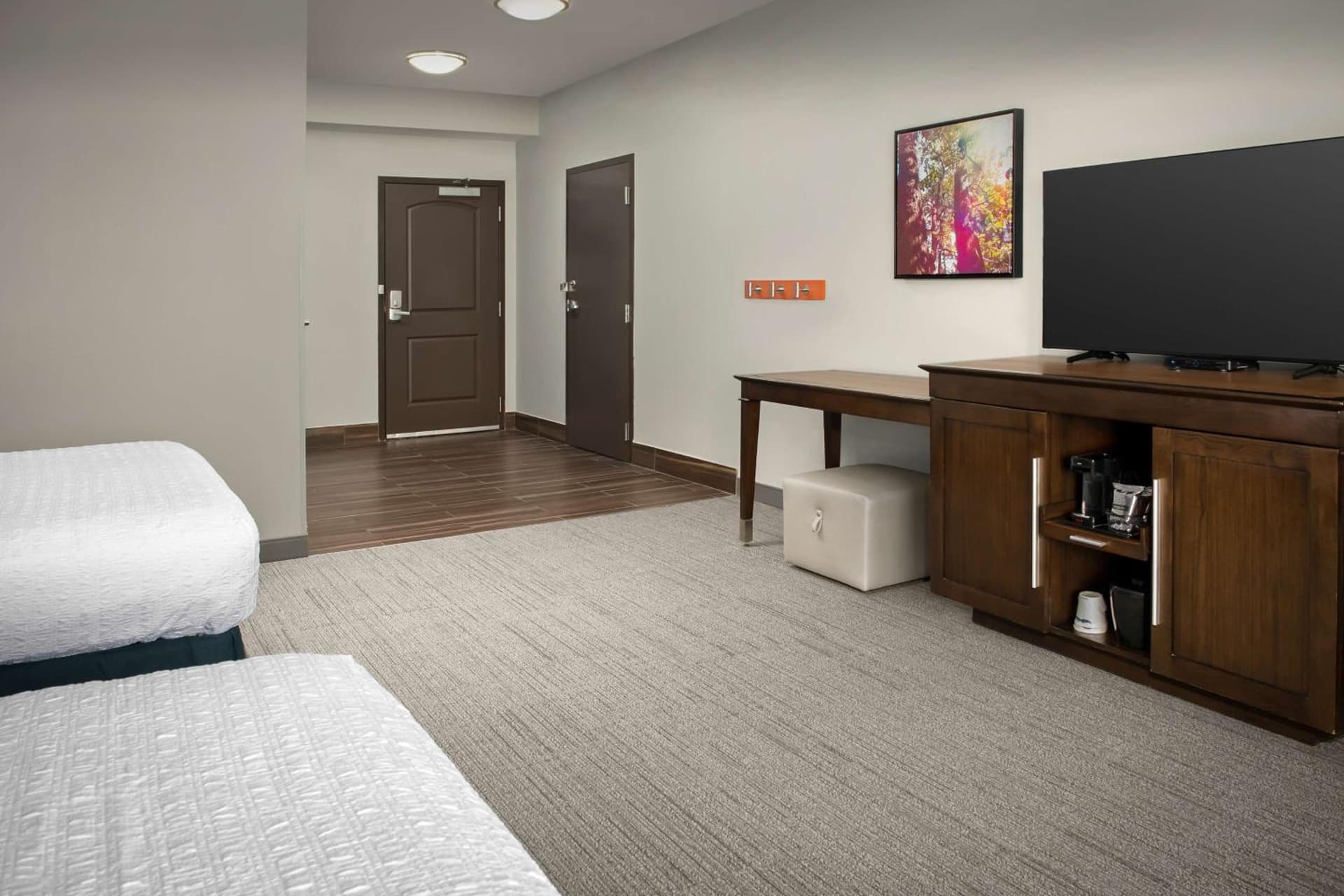 Hampton Inn & Suites Portland/Hillsboro-Evergreen Park interior in Hillsboro, OR — gallery photo 2