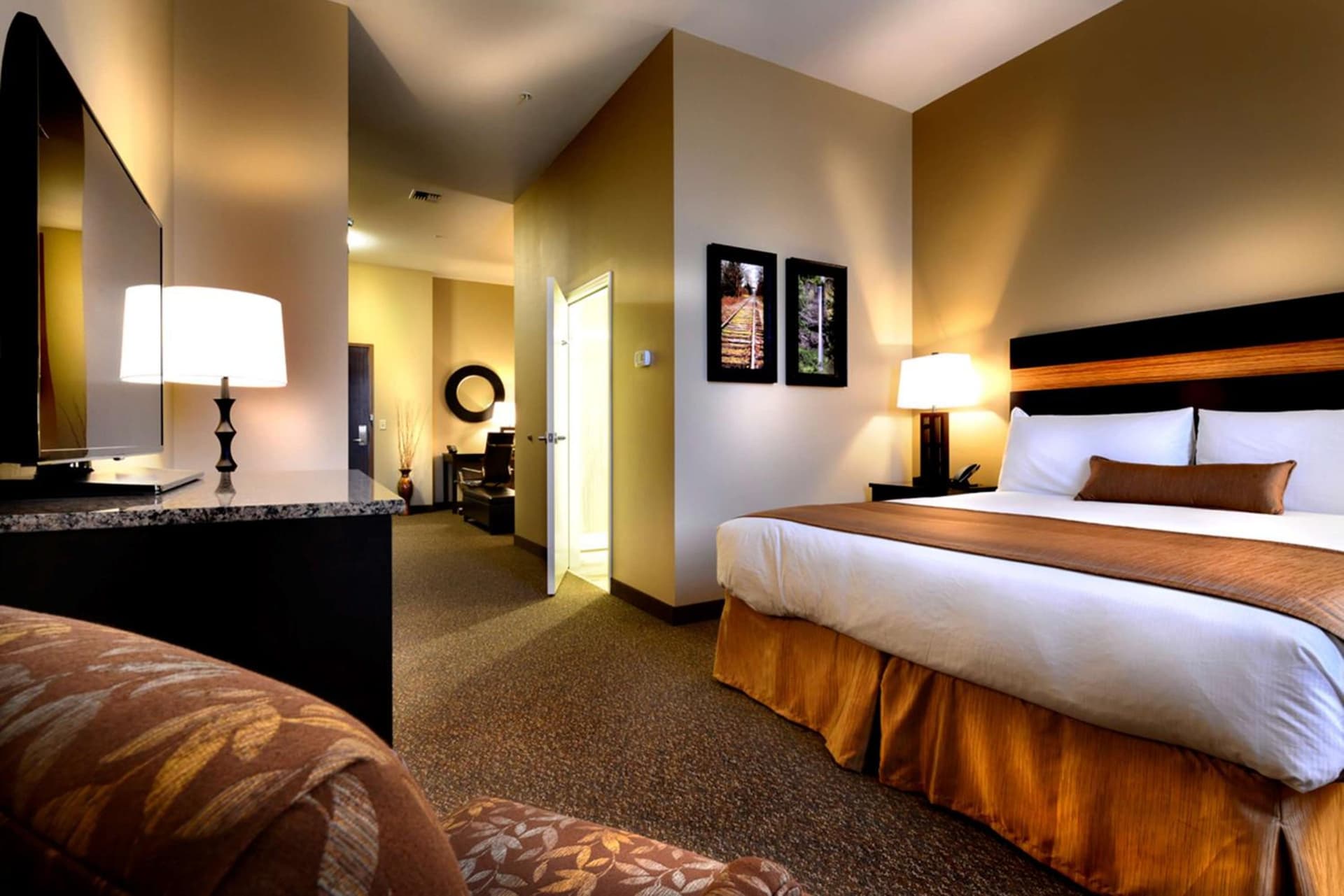 Hotel Maison Yakima Tapestry Collection by Hilton interior in Yakima, WA — gallery photo 2