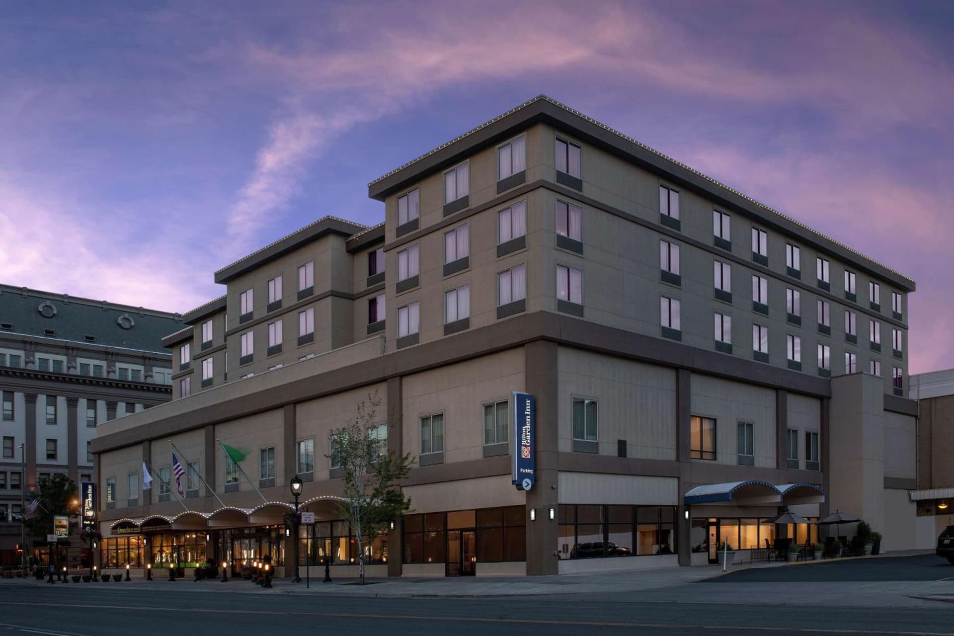 Hilton Garden Inn Yakima Downtown interior in Yakima, WA — gallery photo 2