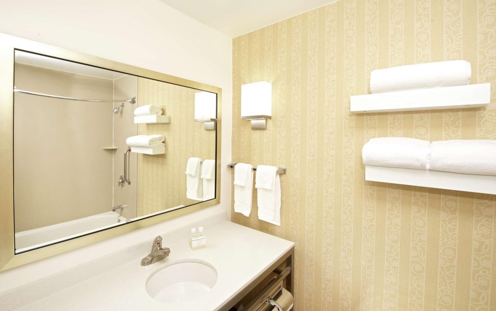 Hilton Garden Inn Seattle/Renton interior in Renton, WA — gallery photo 2
