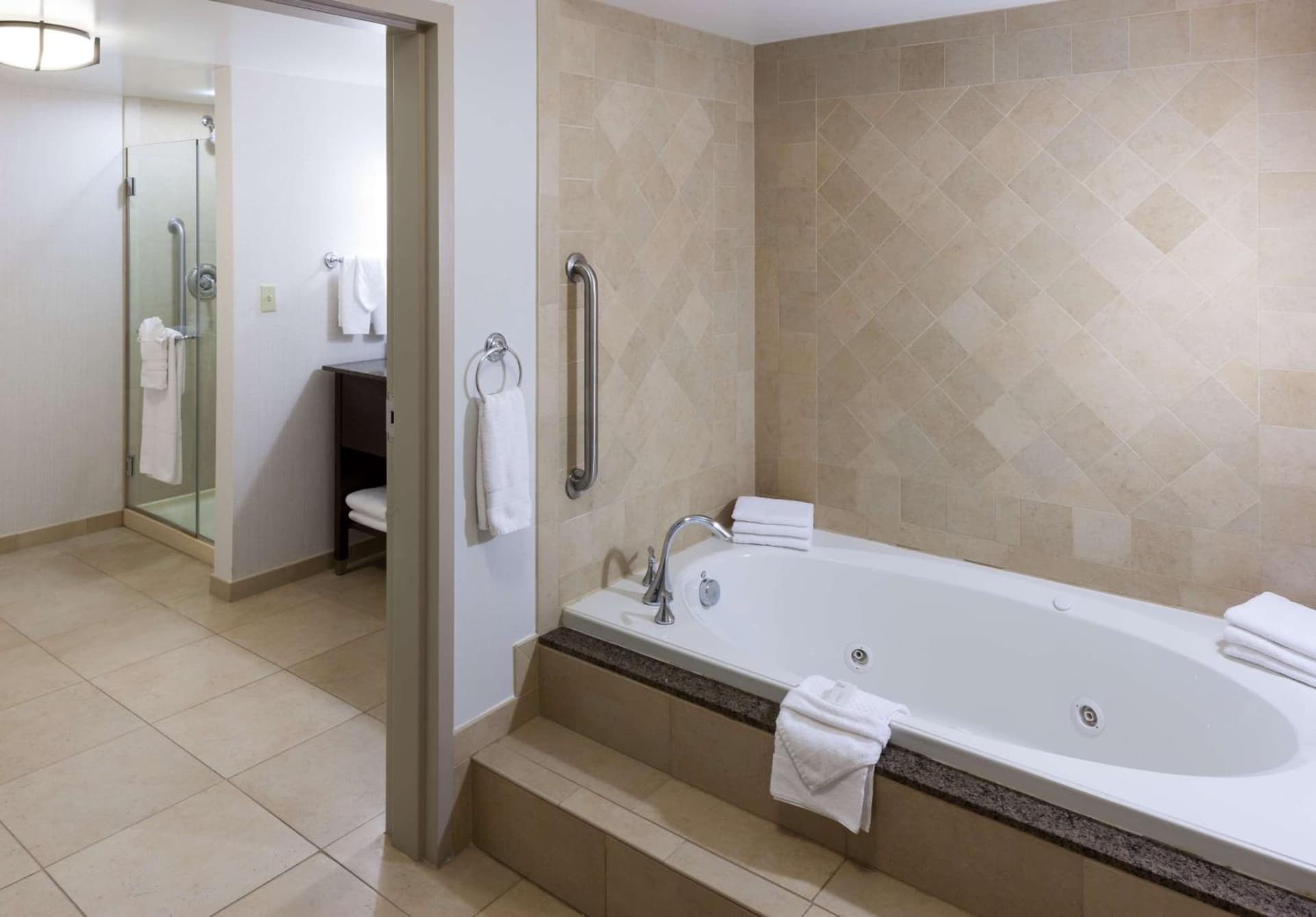 Embassy Suites by Hilton Anchorage gallery photo in Anchorage, AK — image 17