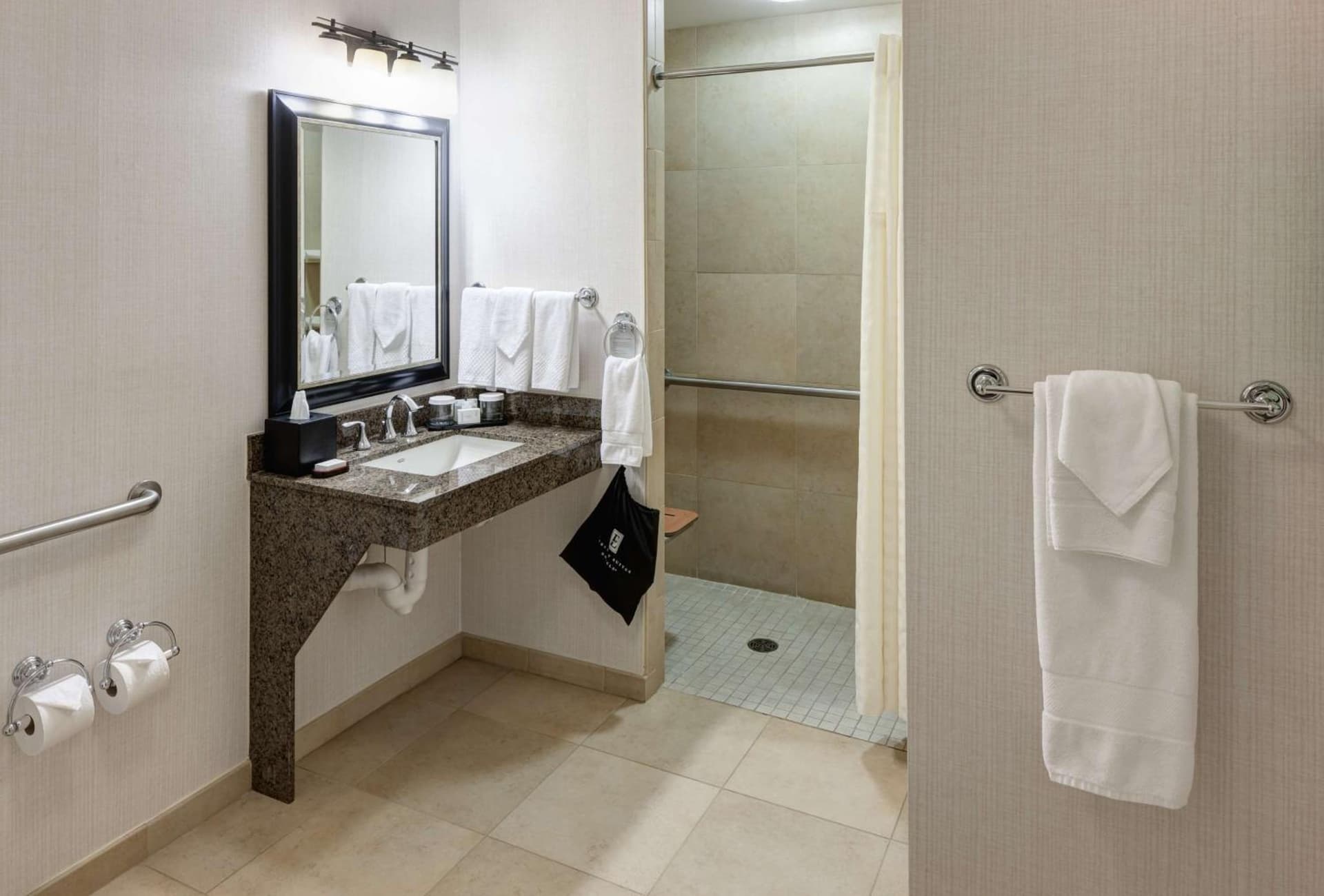 Embassy Suites by Hilton Anchorage gallery photo in Anchorage, AK — image 11